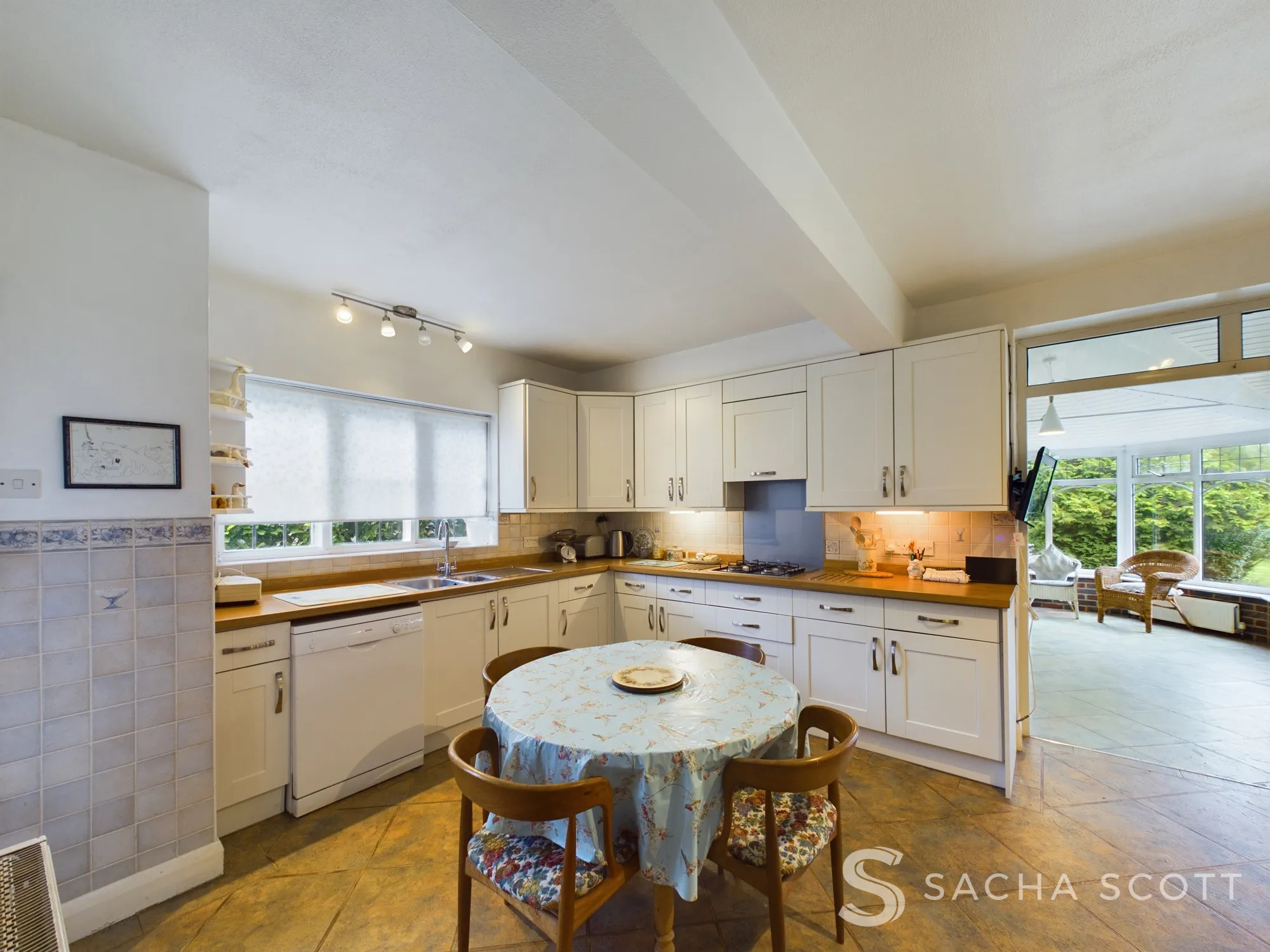 4 bed detached house for sale in Tudor Close, Banstead  - Property Image 11