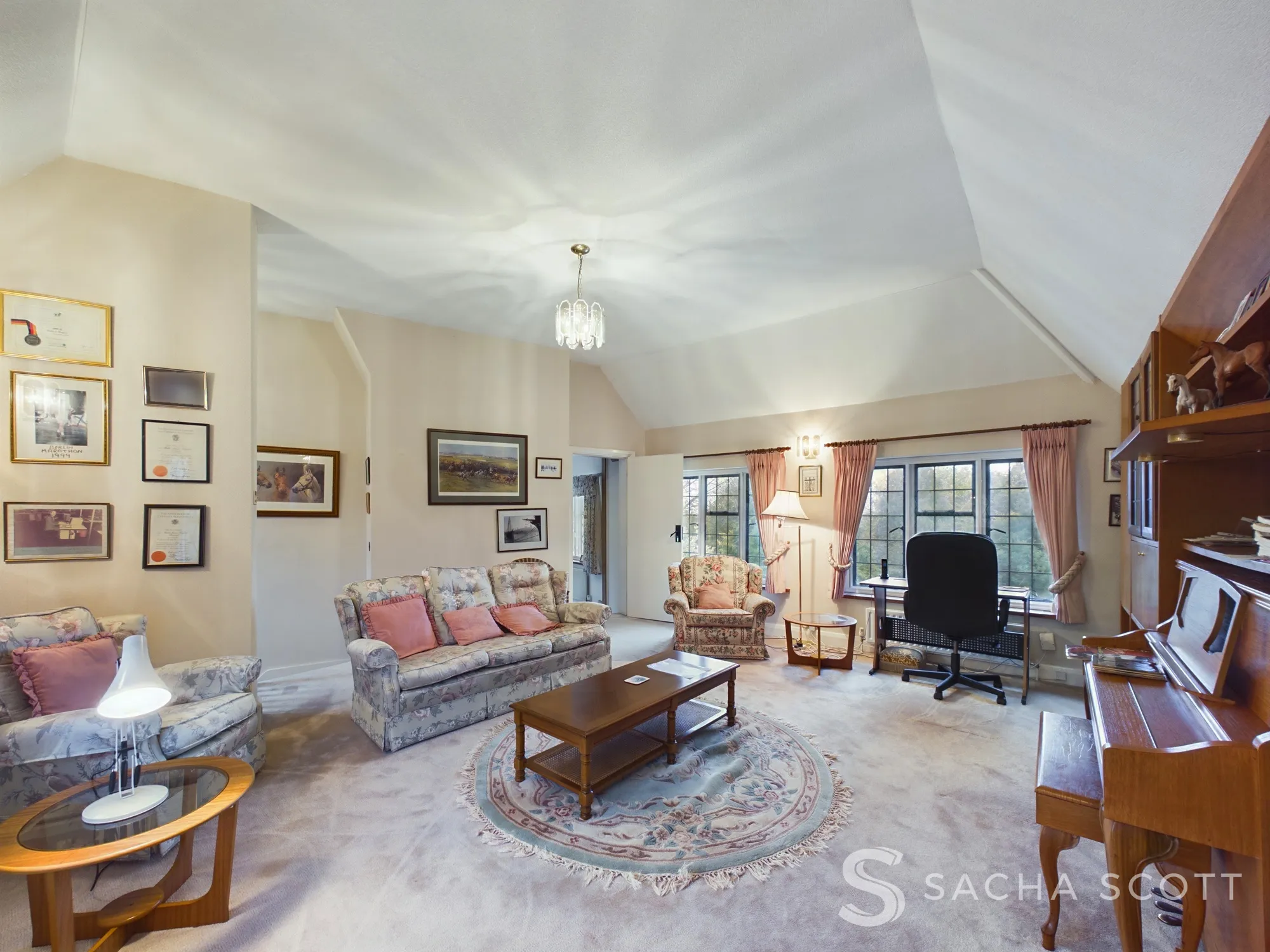4 bed detached house for sale in Tudor Close, Banstead  - Property Image 2