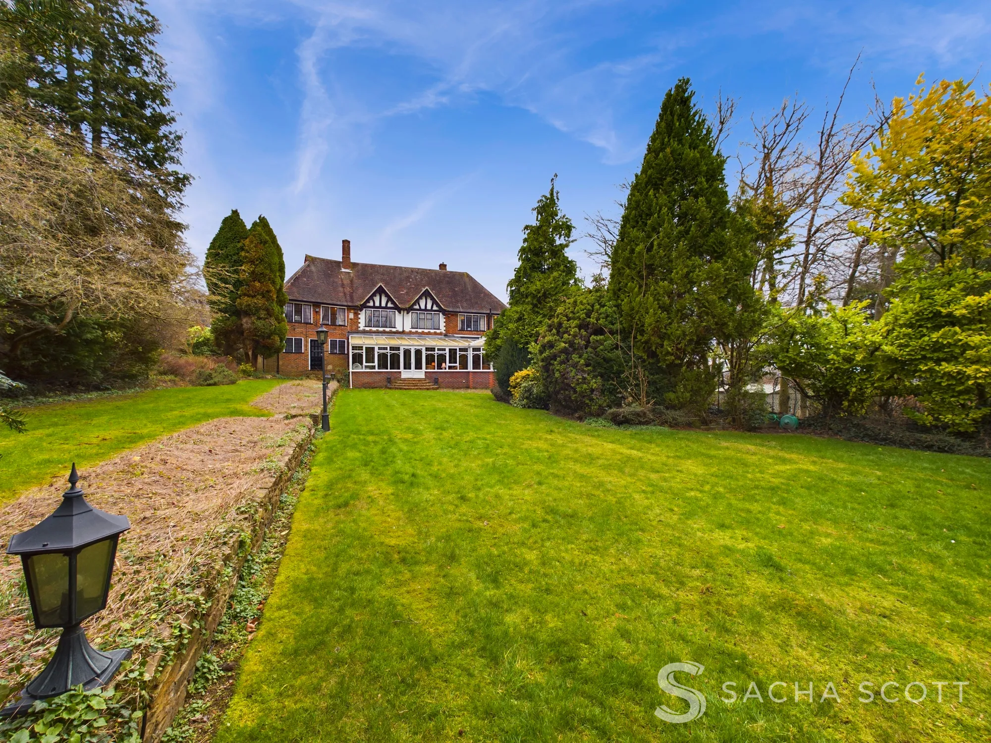 4 bed detached house for sale in Tudor Close, Banstead - Property Image 1