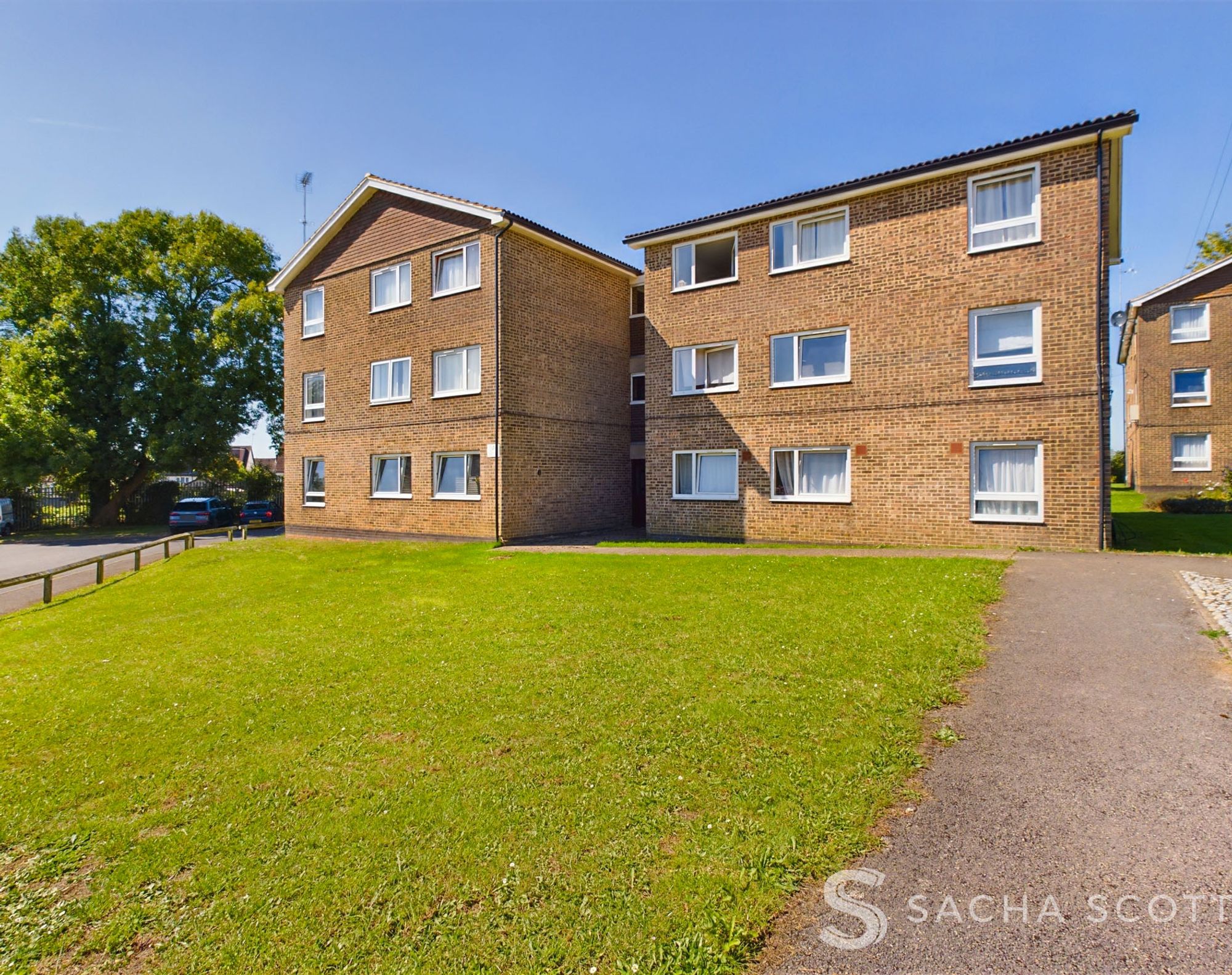 2 bed ground floor flat for sale in Watermead, Tadworth - Property Image 1