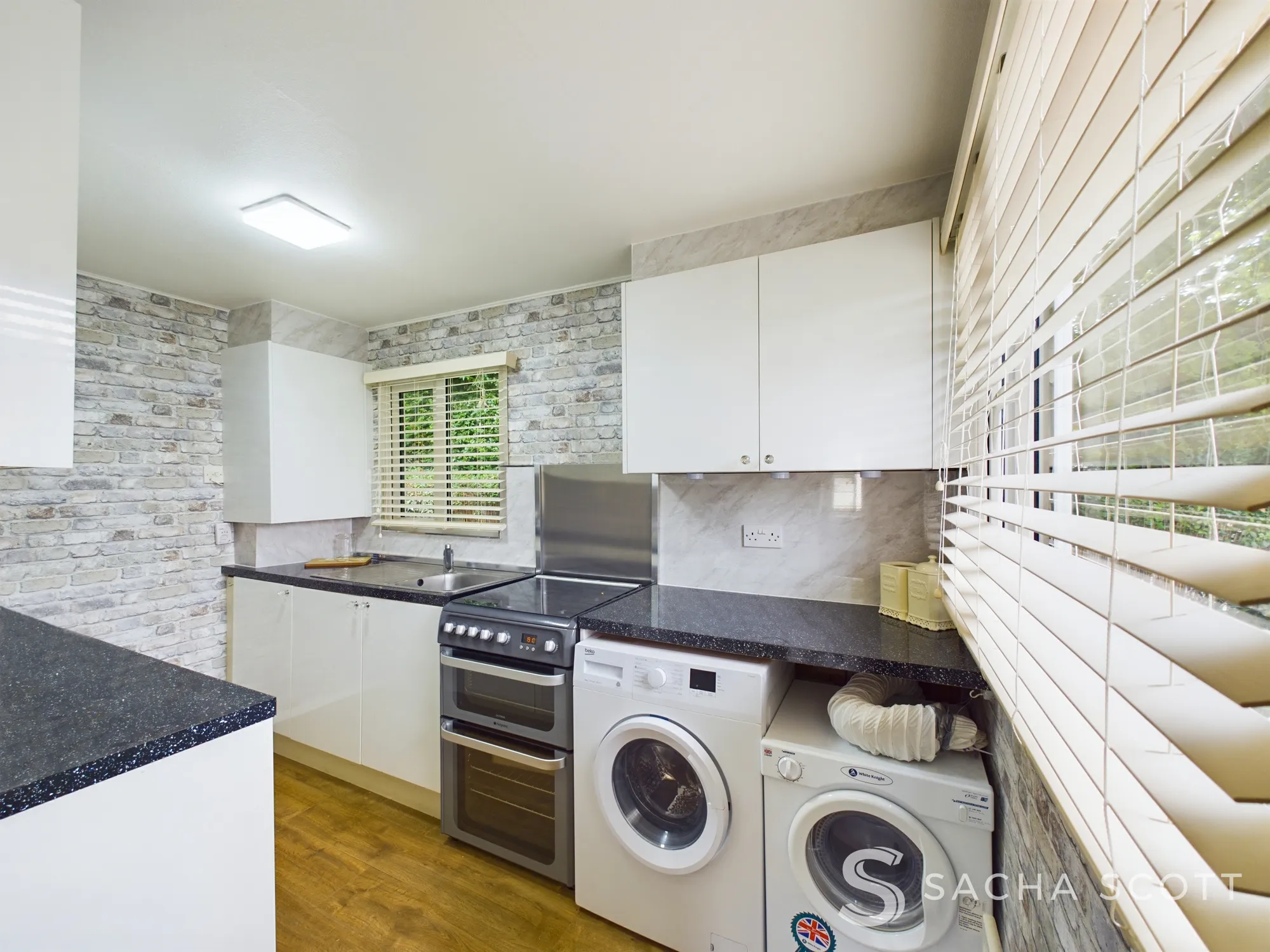 2 bed detached house for sale in Boxhill Road, Tadworth  - Property Image 5
