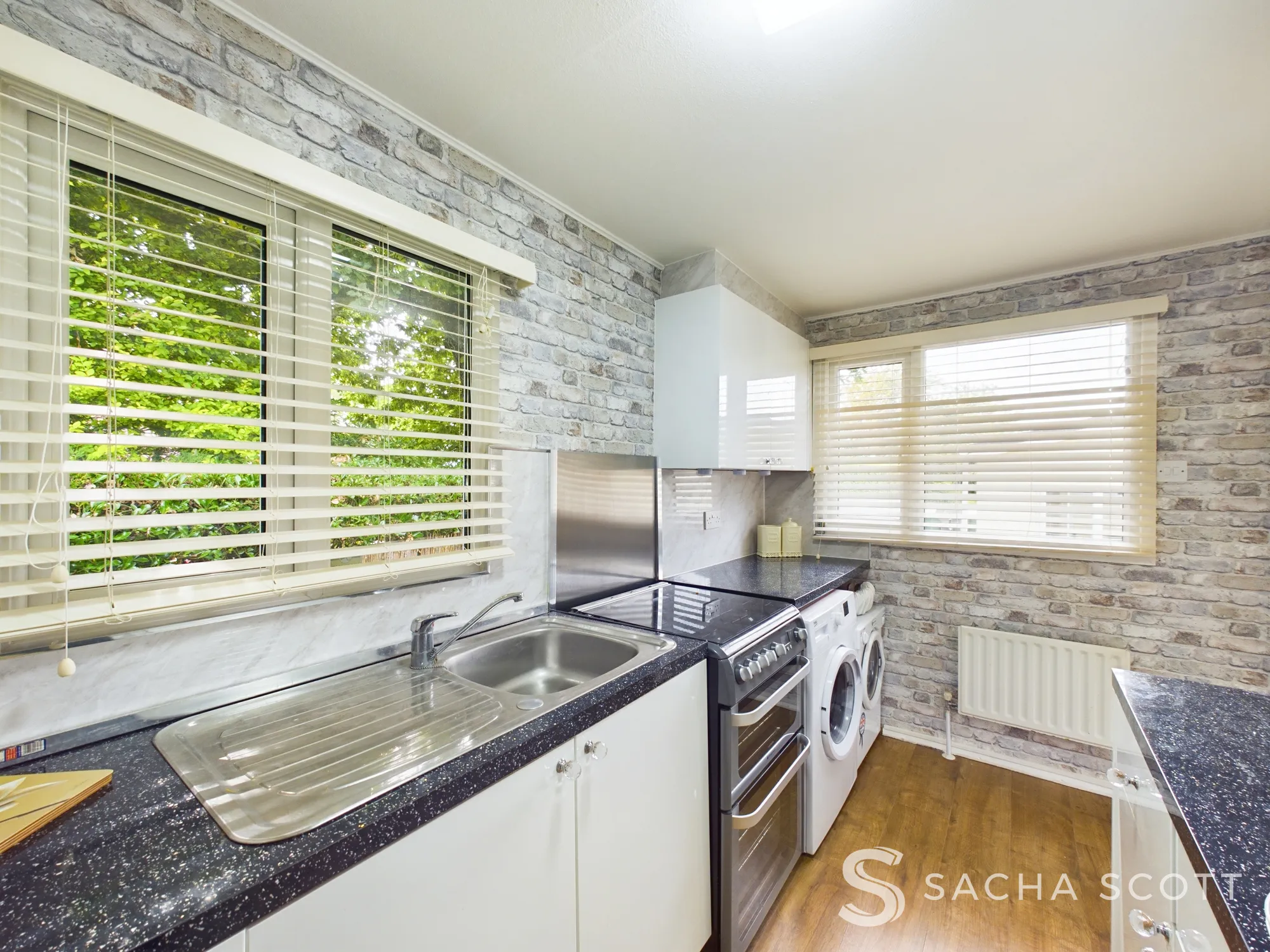 2 bed detached house for sale in Boxhill Road, Tadworth  - Property Image 3
