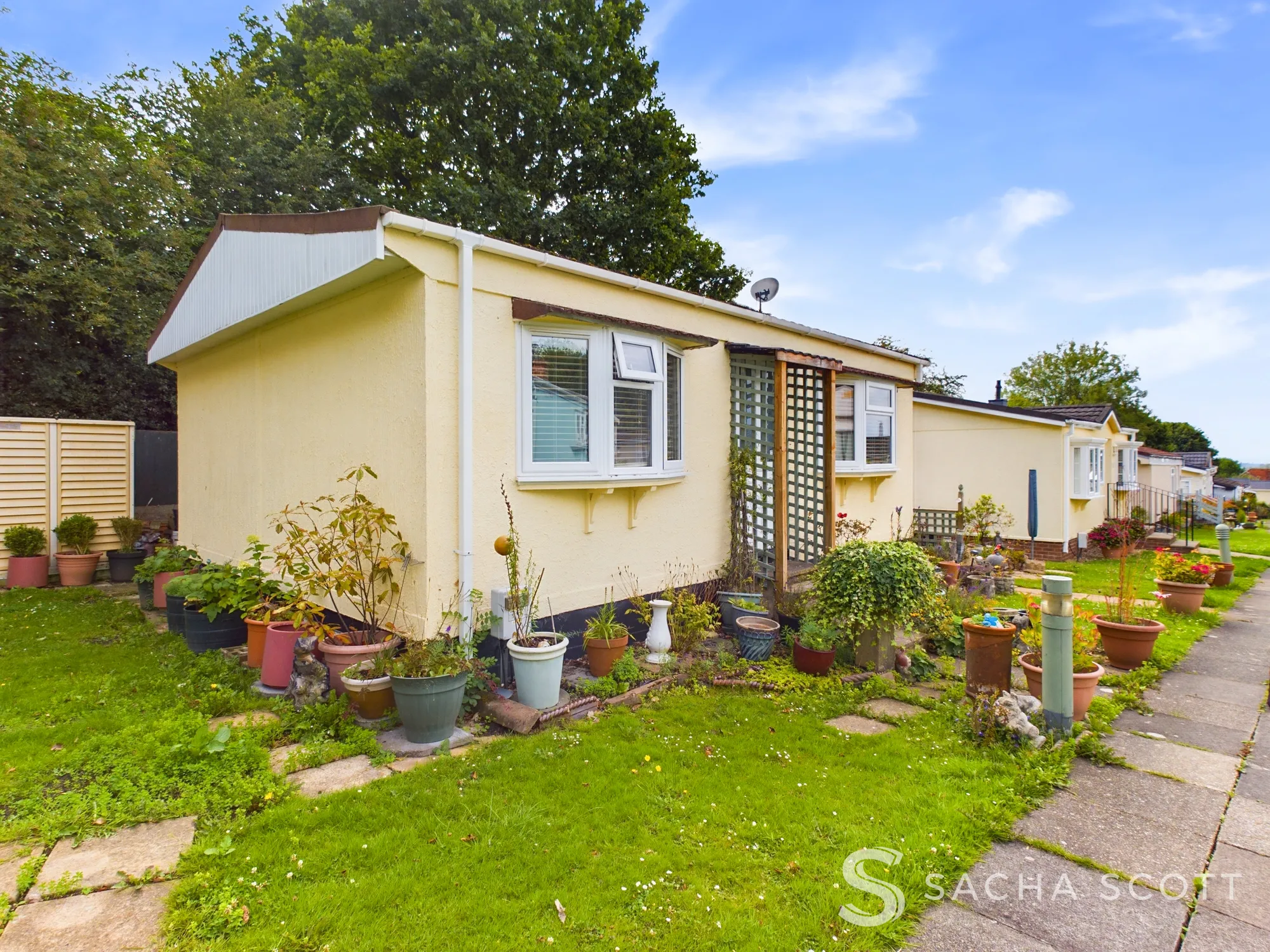 2 bed detached house for sale in Boxhill Road, Tadworth - Property Image 1