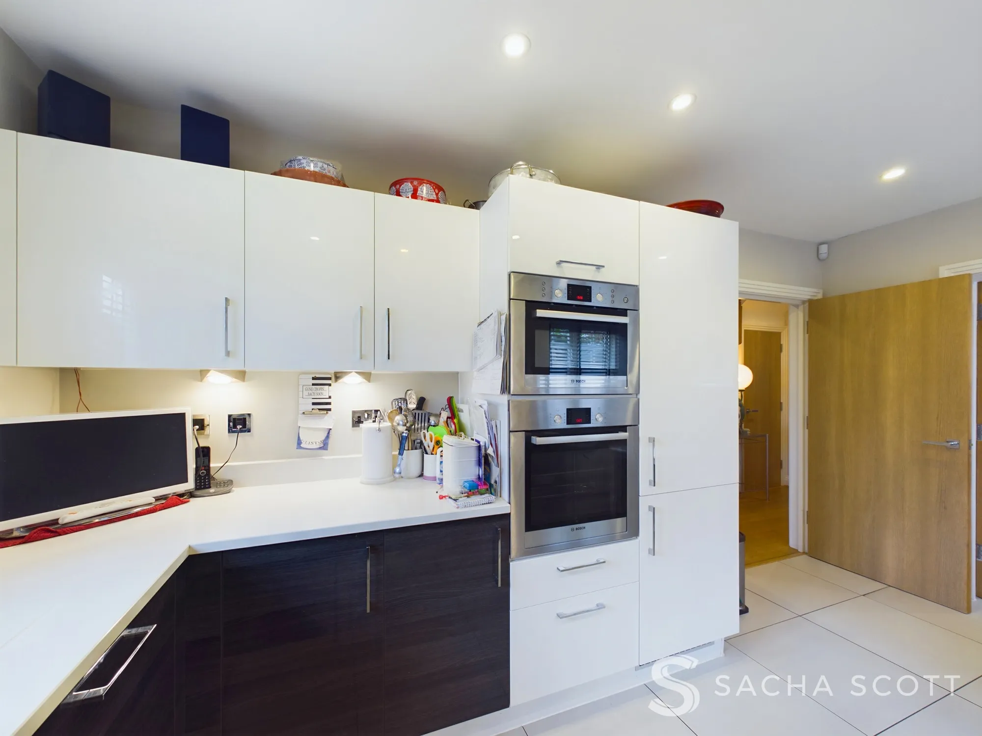 4 bed semi-detached house for sale in Magnolia Drive, Banstead  - Property Image 8