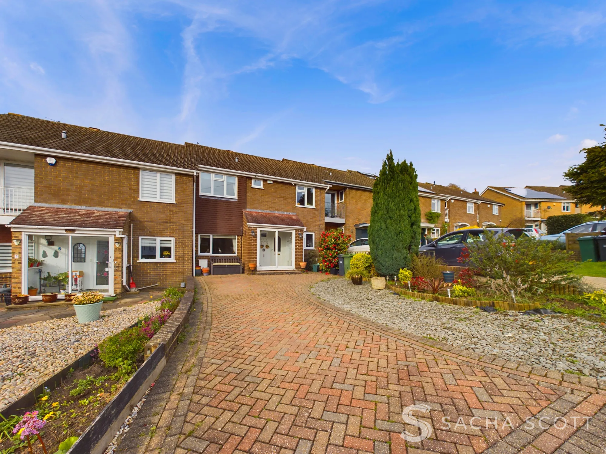 4 bed terraced house for sale in Montrouge Crescent, Epsom  - Property Image 2