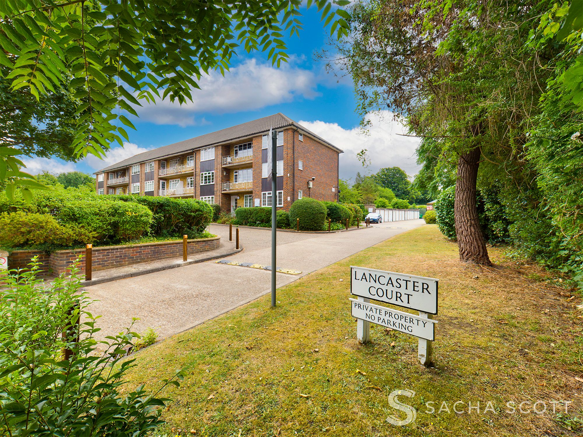 2 bed apartment for sale in Lancaster Court, Banstead - Property Image 1