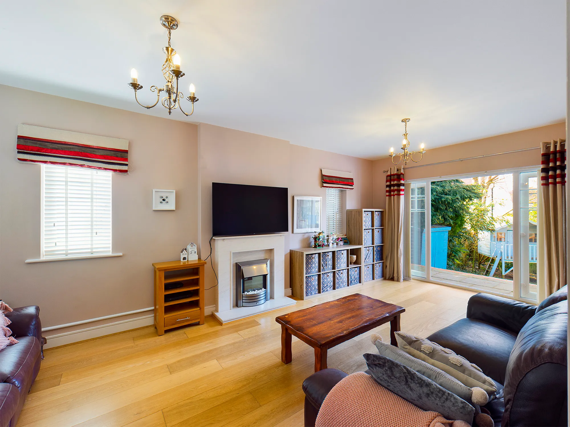 4 bed detached house for sale in Warren Farm Close, Epsom  - Property Image 2