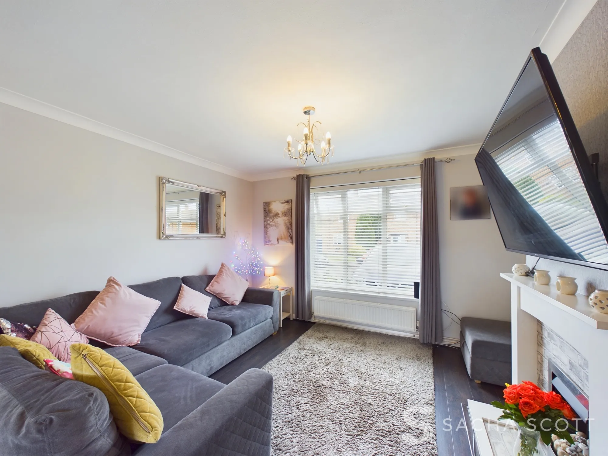 3 bed mid-terraced house for sale in Homefield Gardens, Tadworth  - Property Image 2