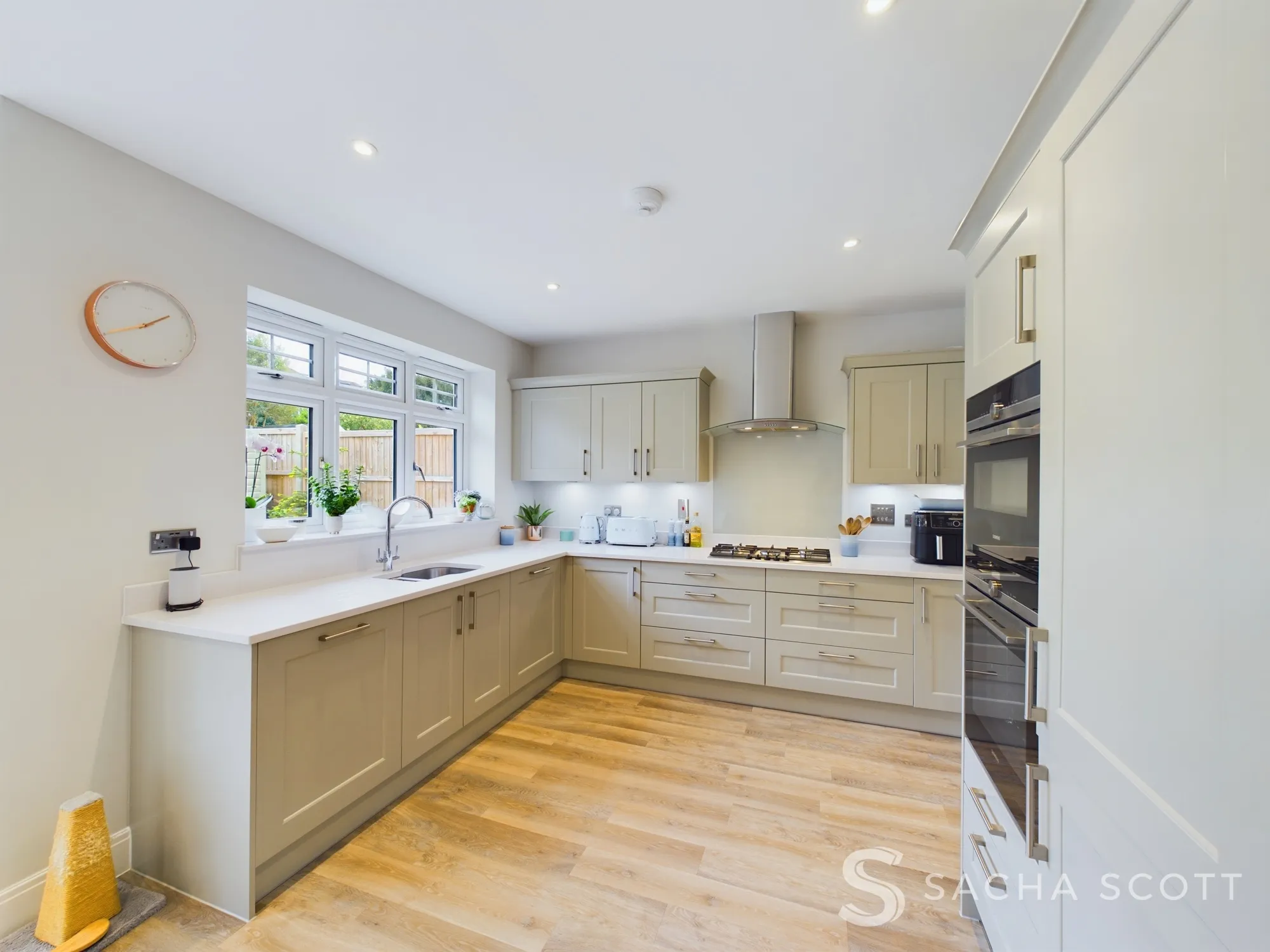 4 bed semi-detached house for sale in Kingfisher Close, Banstead  - Property Image 8