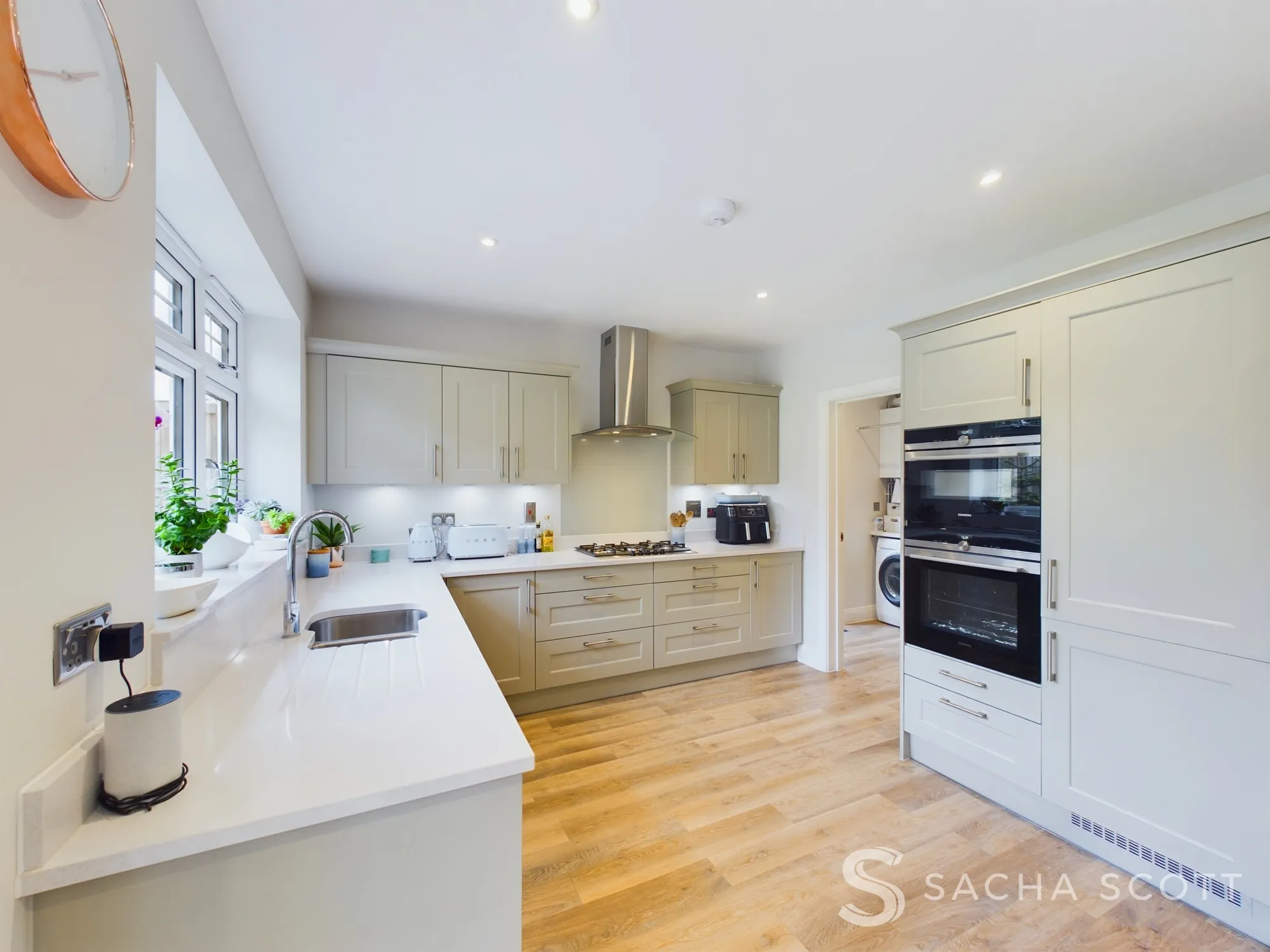 4 bed semi-detached house for sale in Kingfisher Close, Banstead  - Property Image 9
