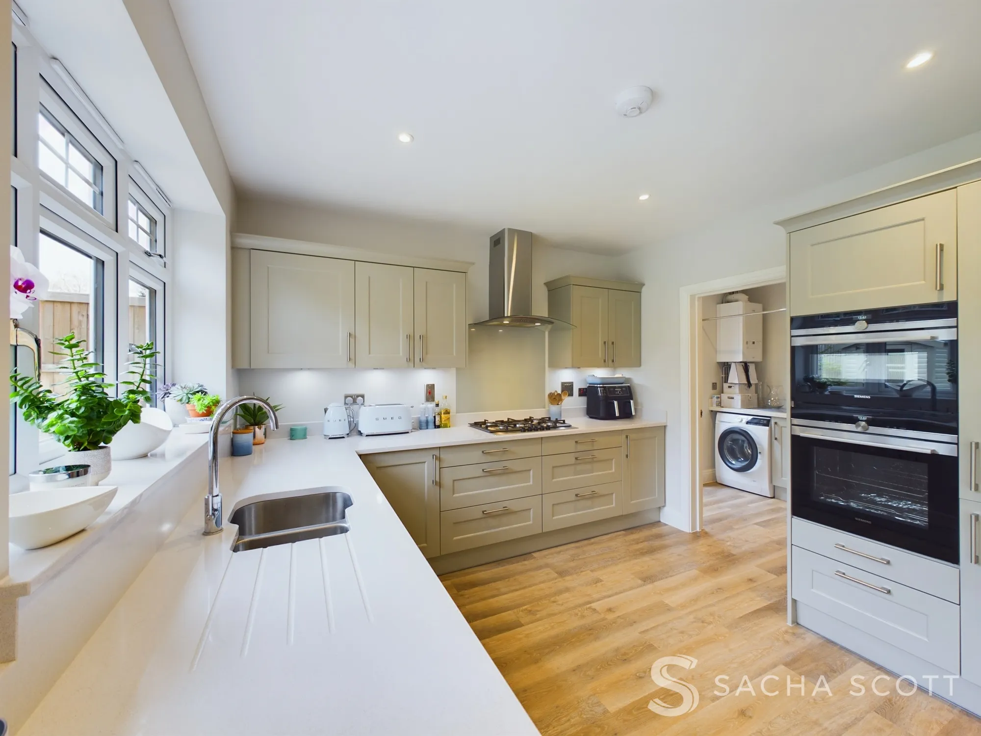 4 bed semi-detached house for sale in Kingfisher Close, Banstead  - Property Image 3