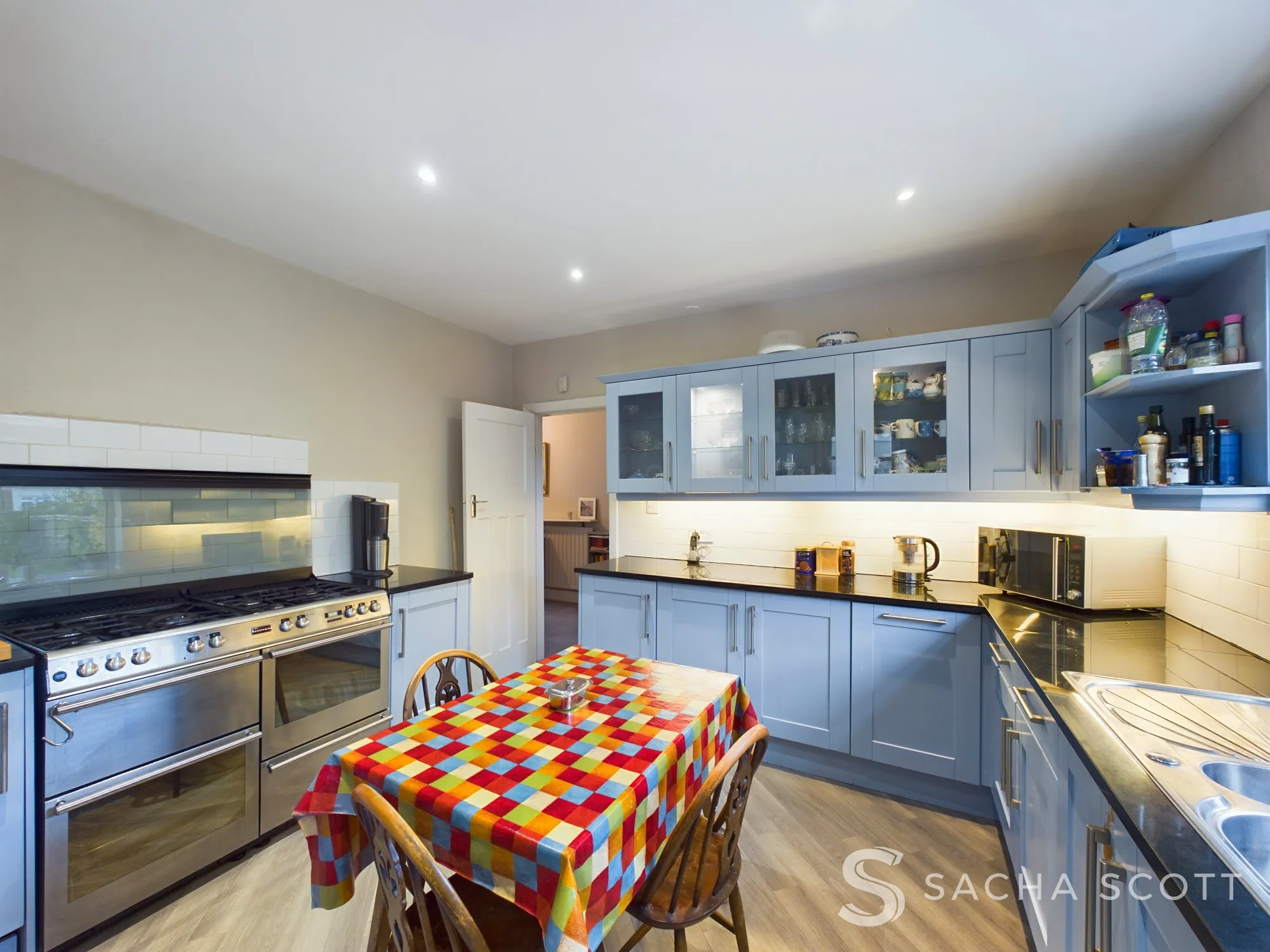 4 bed semi-detached house for sale in Warren Road, Banstead  - Property Image 3