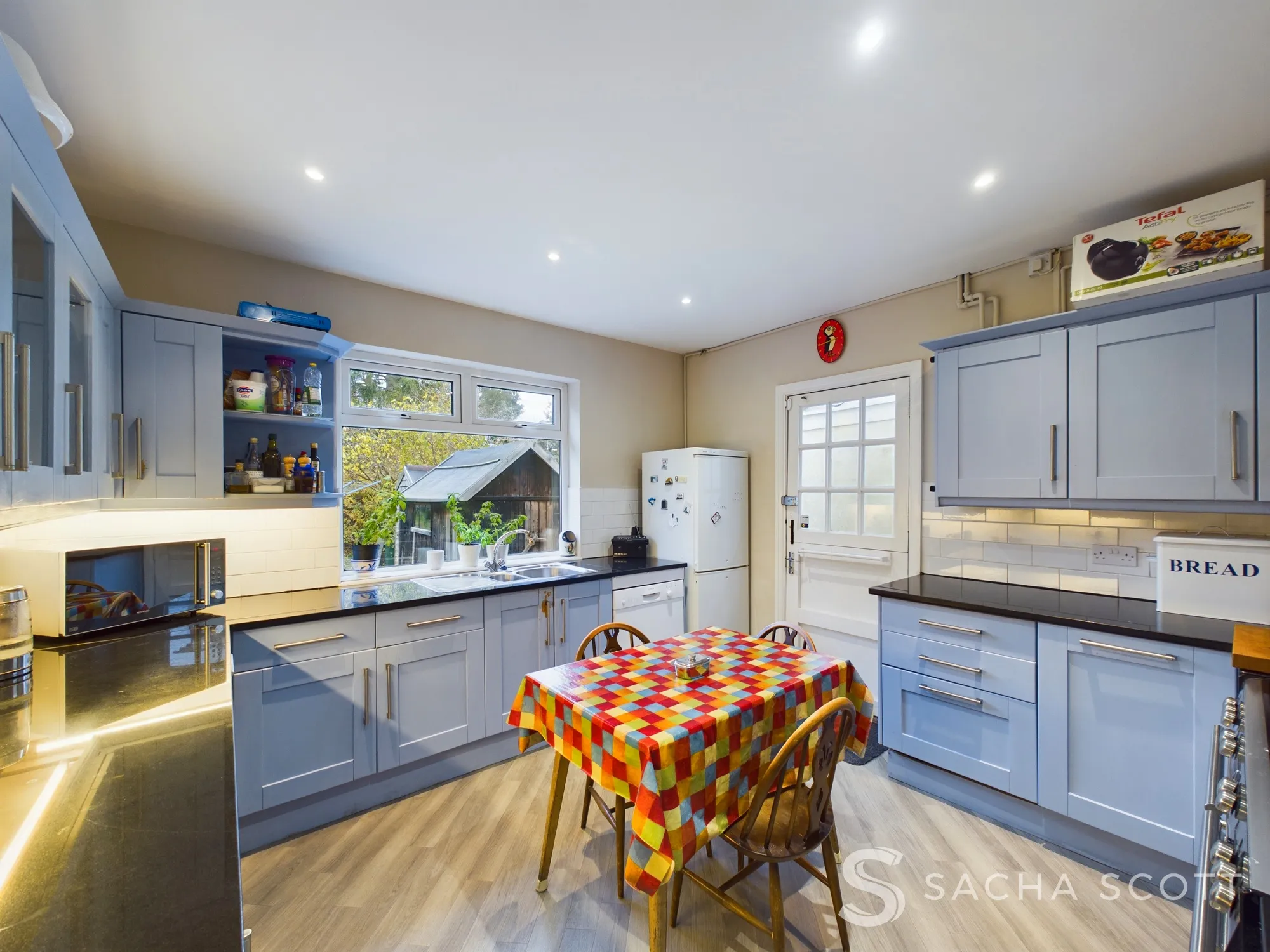 4 bed semi-detached house for sale in Warren Road, Banstead  - Property Image 9