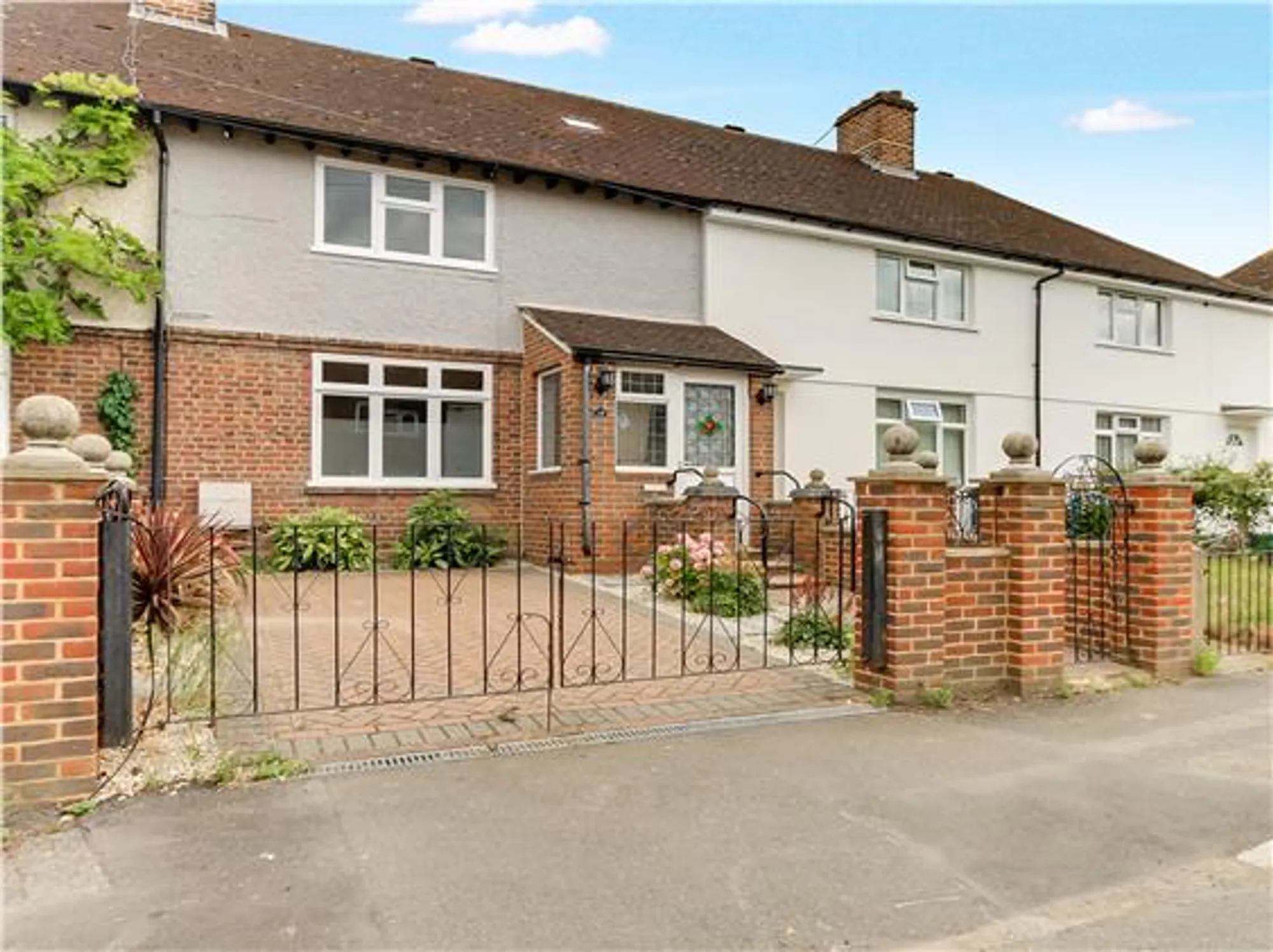 3 bed mid-terraced house for sale in Charter Road, Kingston Upon Thames - Property Image 1