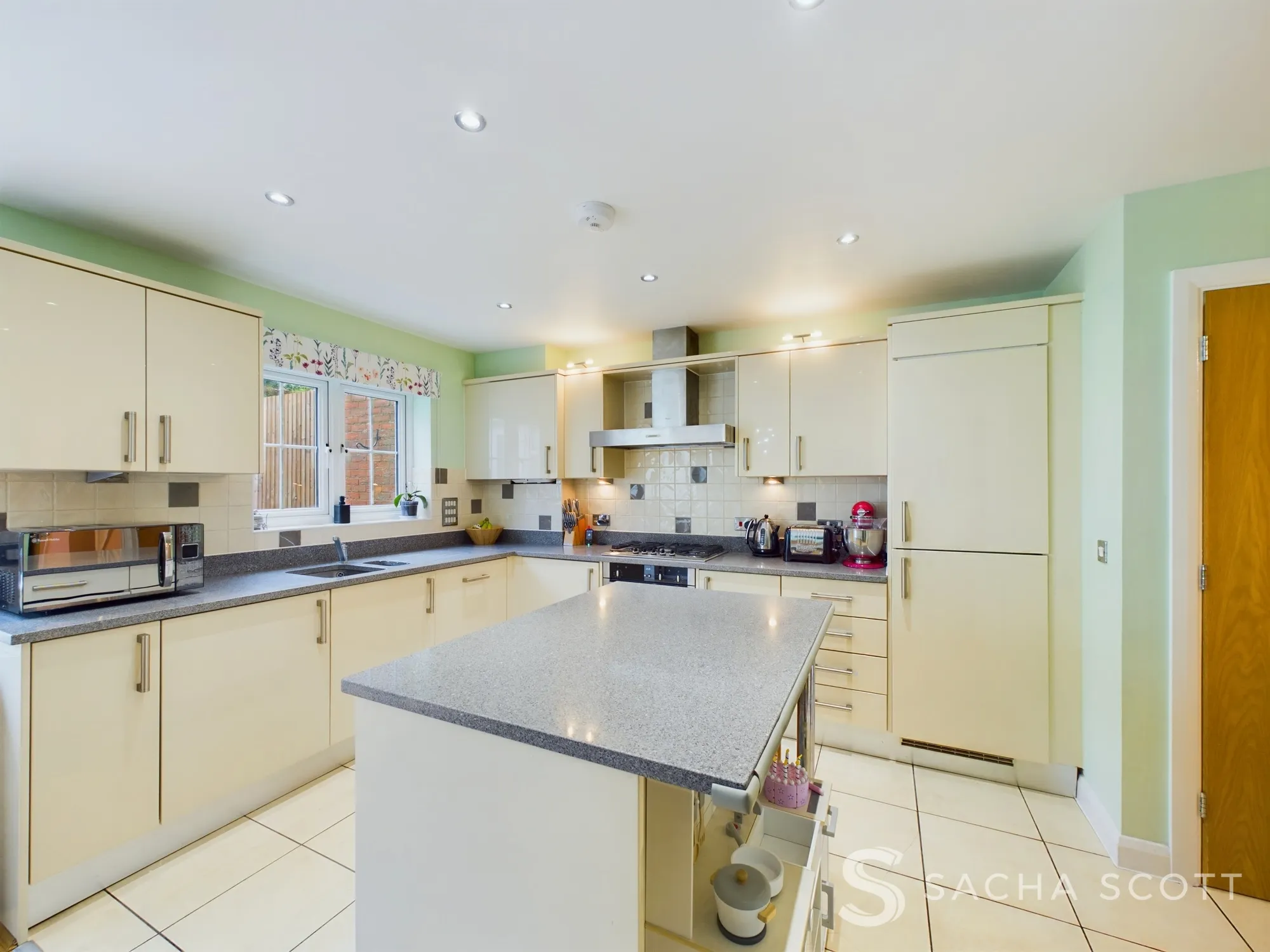 4 bed mid-terraced house for sale in Woodfield Close, Coulsdon  - Property Image 10
