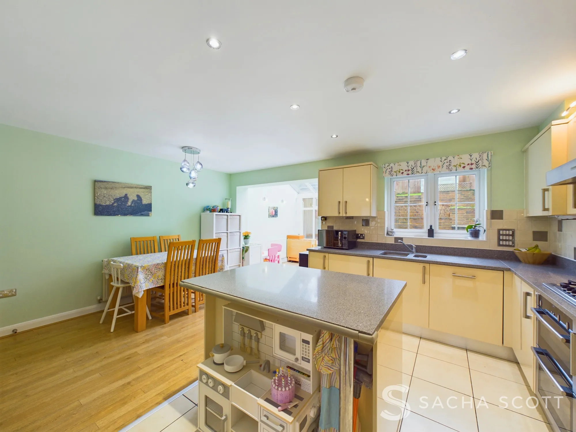 4 bed mid-terraced house for sale in Woodfield Close, Coulsdon  - Property Image 3
