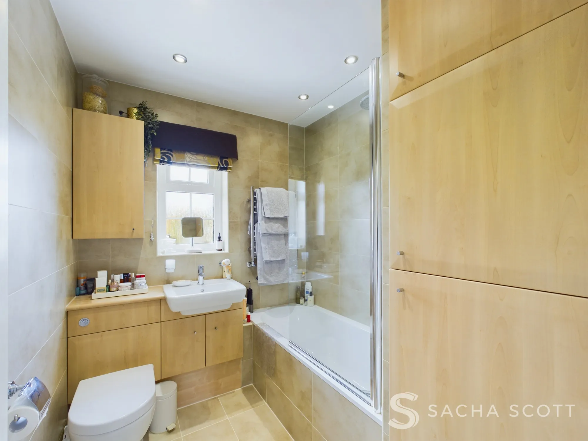 3 bed semi-detached house for sale in Cheshire Gardens, Chessington  - Property Image 20