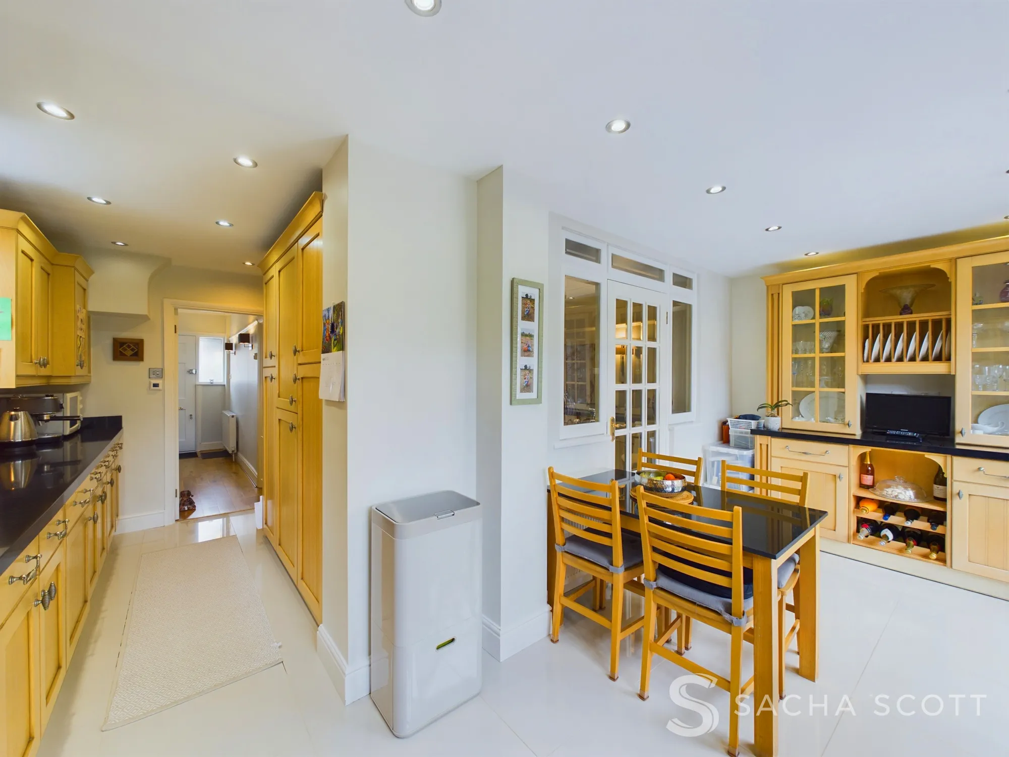 3 bed semi-detached house for sale in Cheshire Gardens, Chessington  - Property Image 10