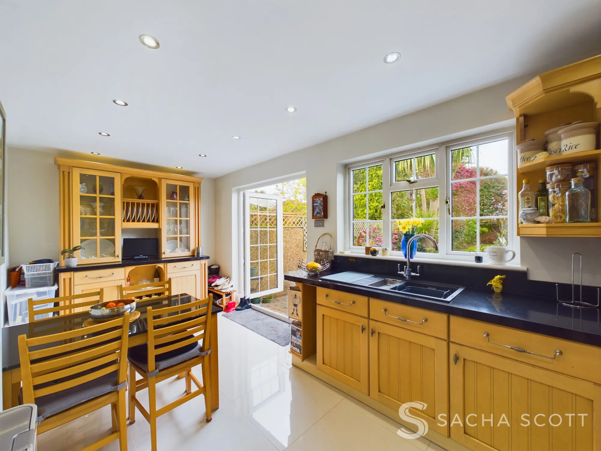 3 bed semi-detached house for sale in Cheshire Gardens, Chessington  - Property Image 9