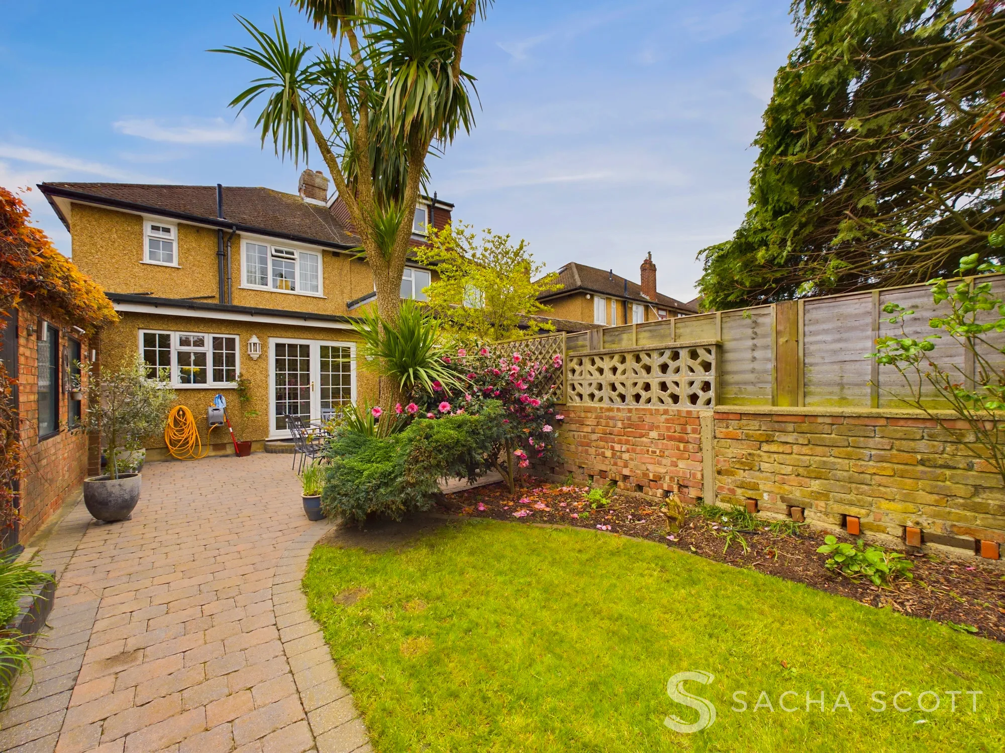 3 bed semi-detached house for sale in Cheshire Gardens, Chessington  - Property Image 32