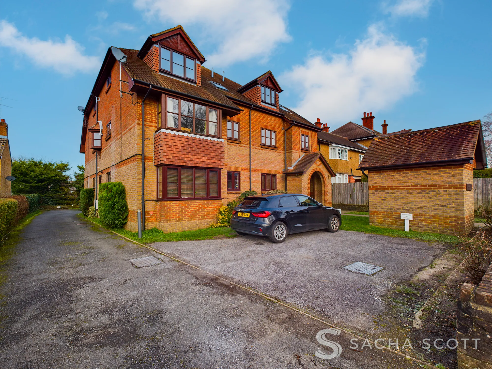 2 bed flat for sale in Worcester Road, Sutton - Property Image 1