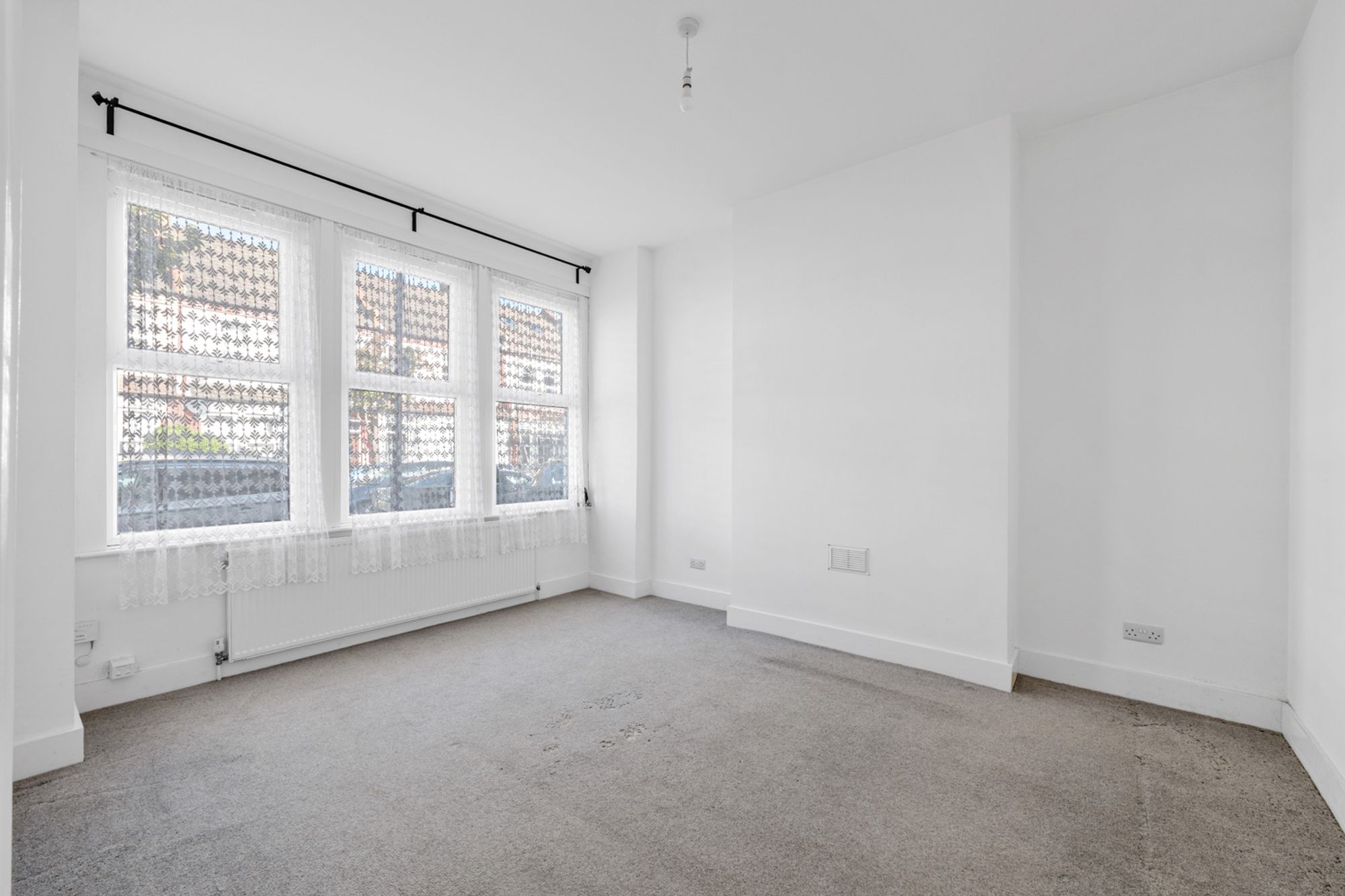 3 bed terraced house for sale in Headcorn Road, Thornton Heath  - Property Image 11