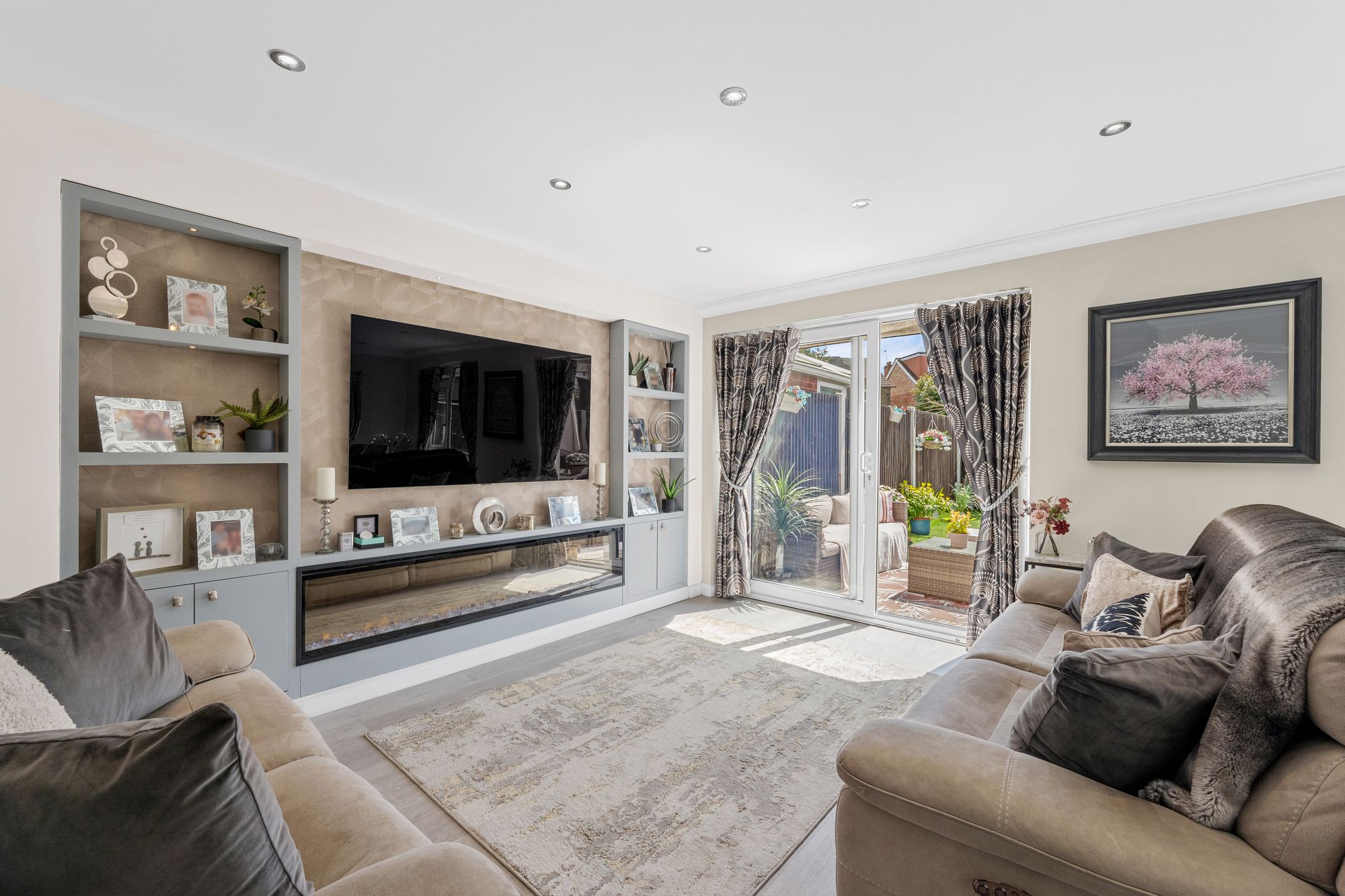 3 bed semi-detached house for sale in Credenhall Drive, Bromley  - Property Image 3