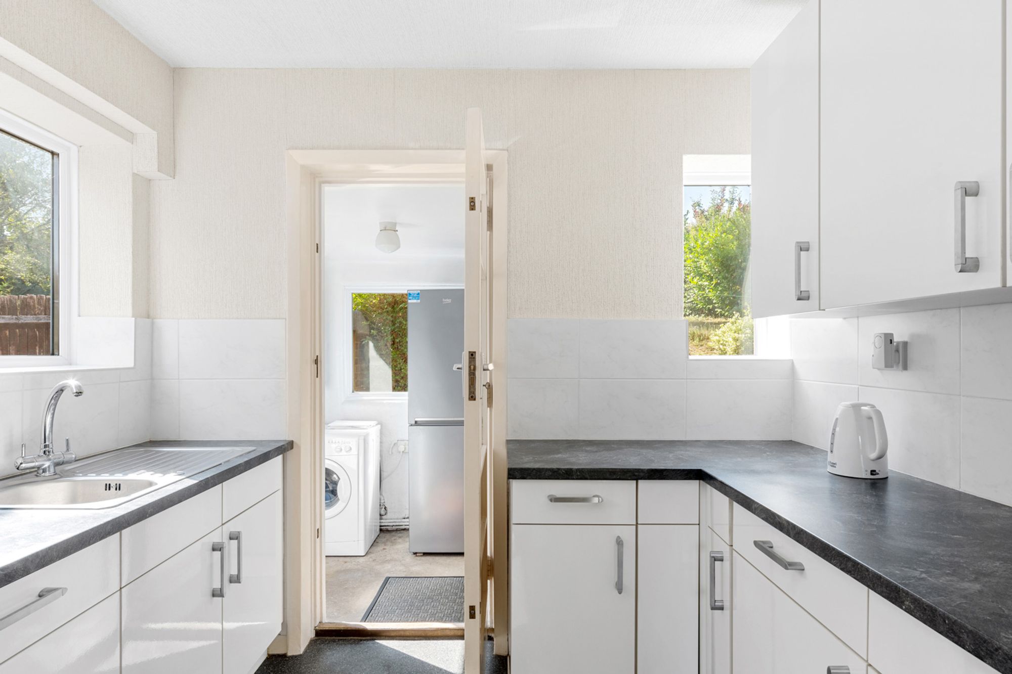 3 bed house for sale in Mitchley Avenue, Purley 7