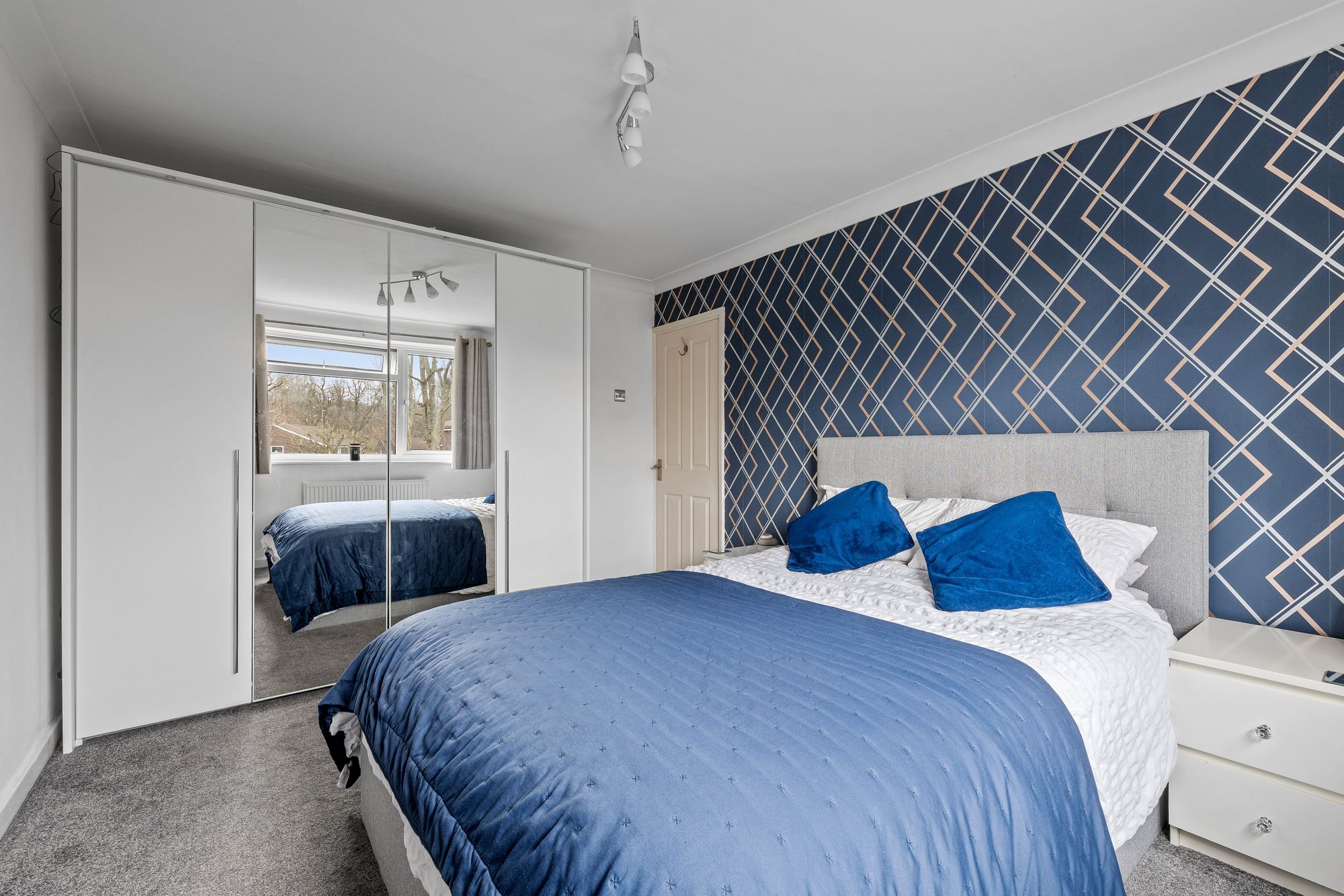 2 bed maisonette for sale in Swallowdale, South Croydon 8