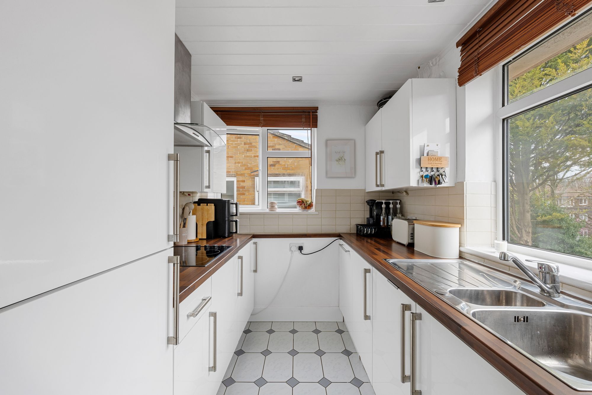 2 bed maisonette for sale in Swallowdale, South Croydon 2