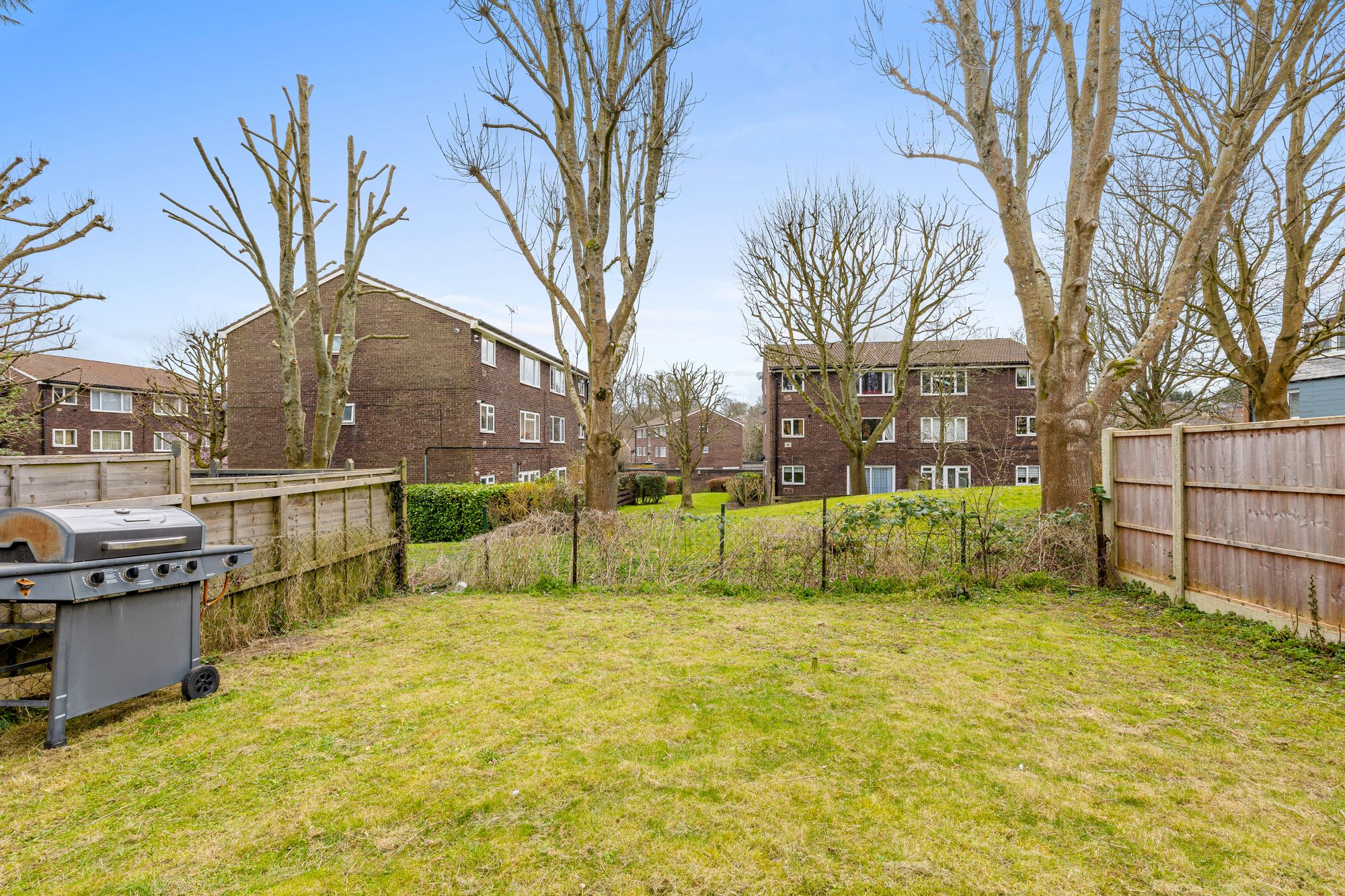 2 bed maisonette for sale in Swallowdale, South Croydon 19