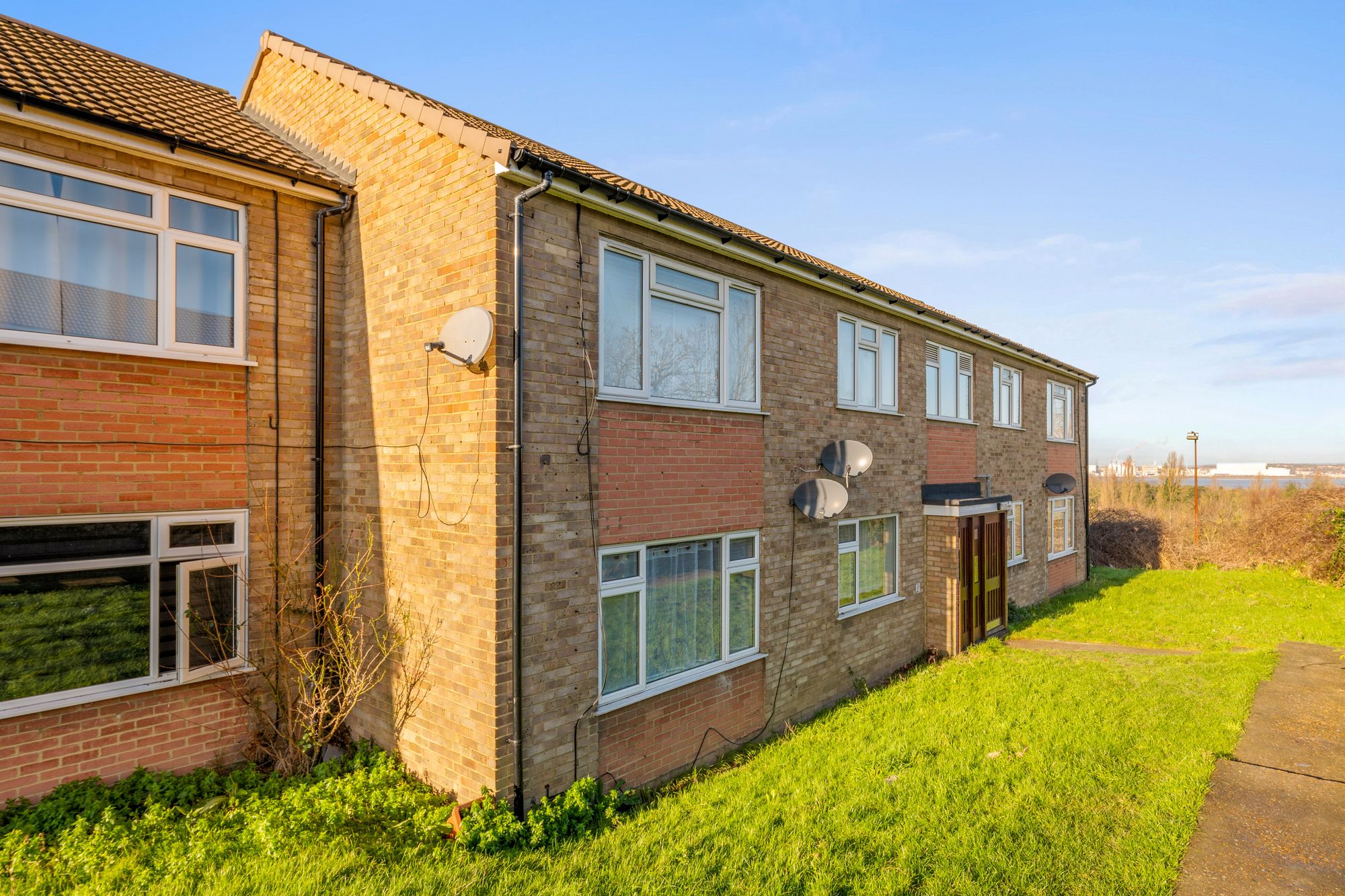 2 bed maisonette for sale in Craylands Square, Swanscombe  - Property Image 2