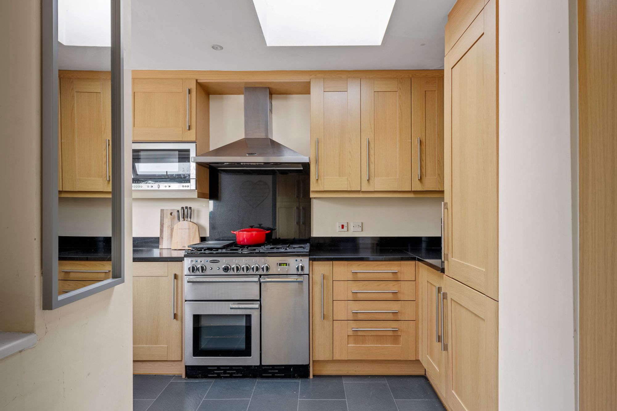 4 bed semi-detached house for sale in Derwent Drive, Purley  - Property Image 9