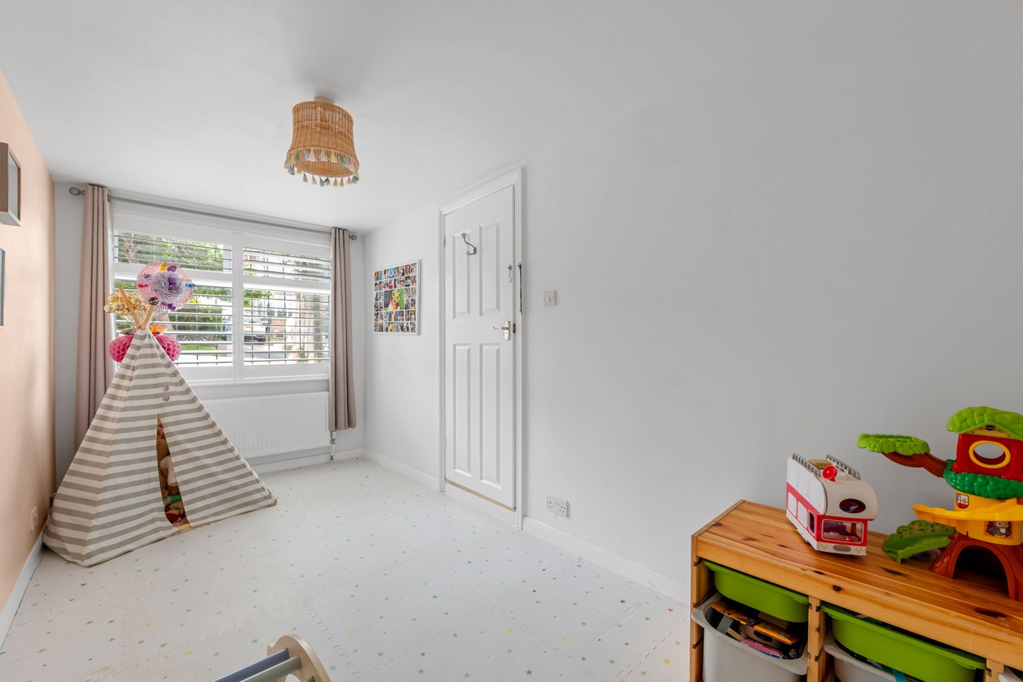 4 bed semi-detached house for sale in Derwent Drive, Purley 9