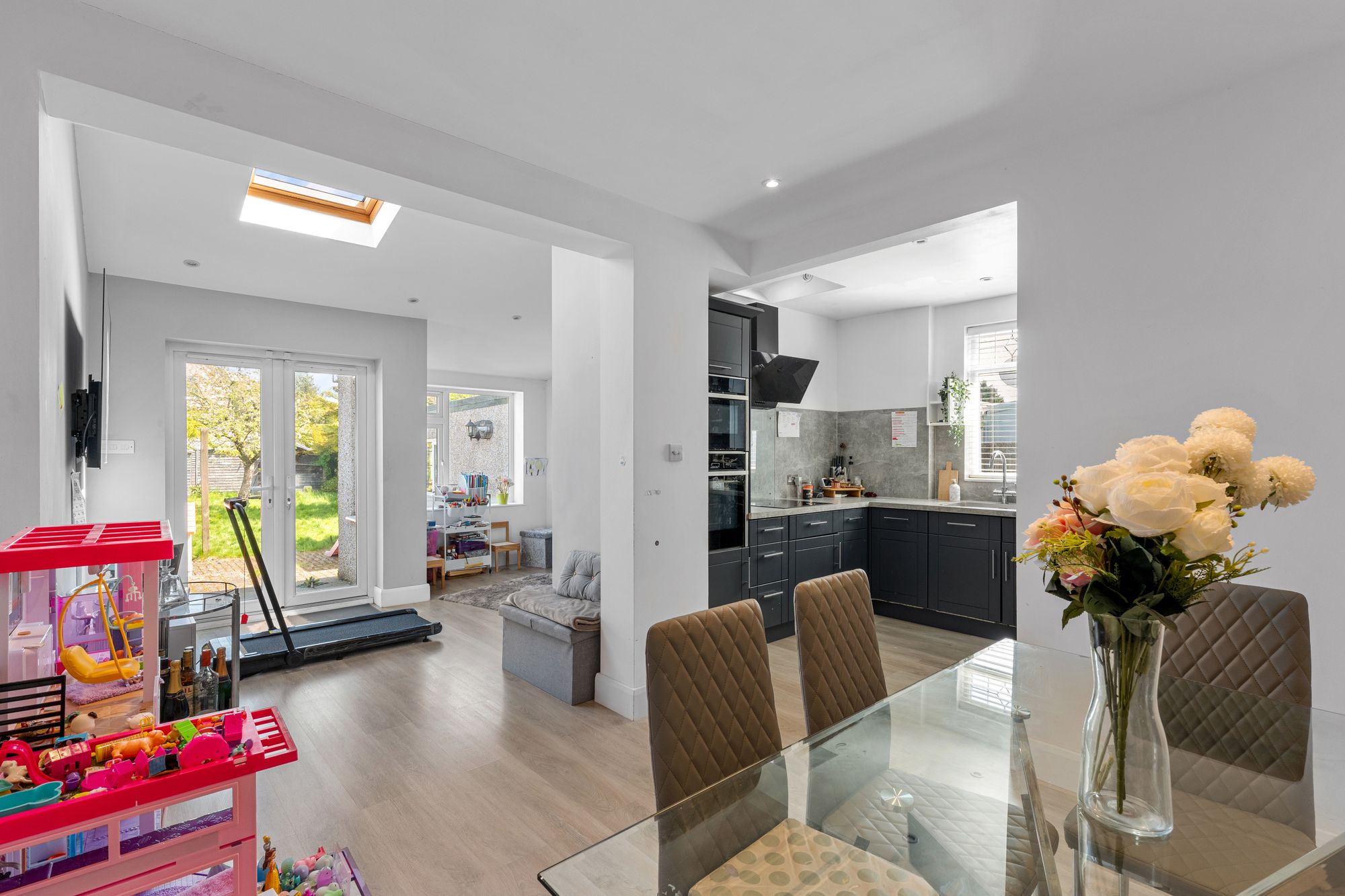 3 bed semi-detached house for sale in Limpsfield Road, South Croydon - Property Image 1