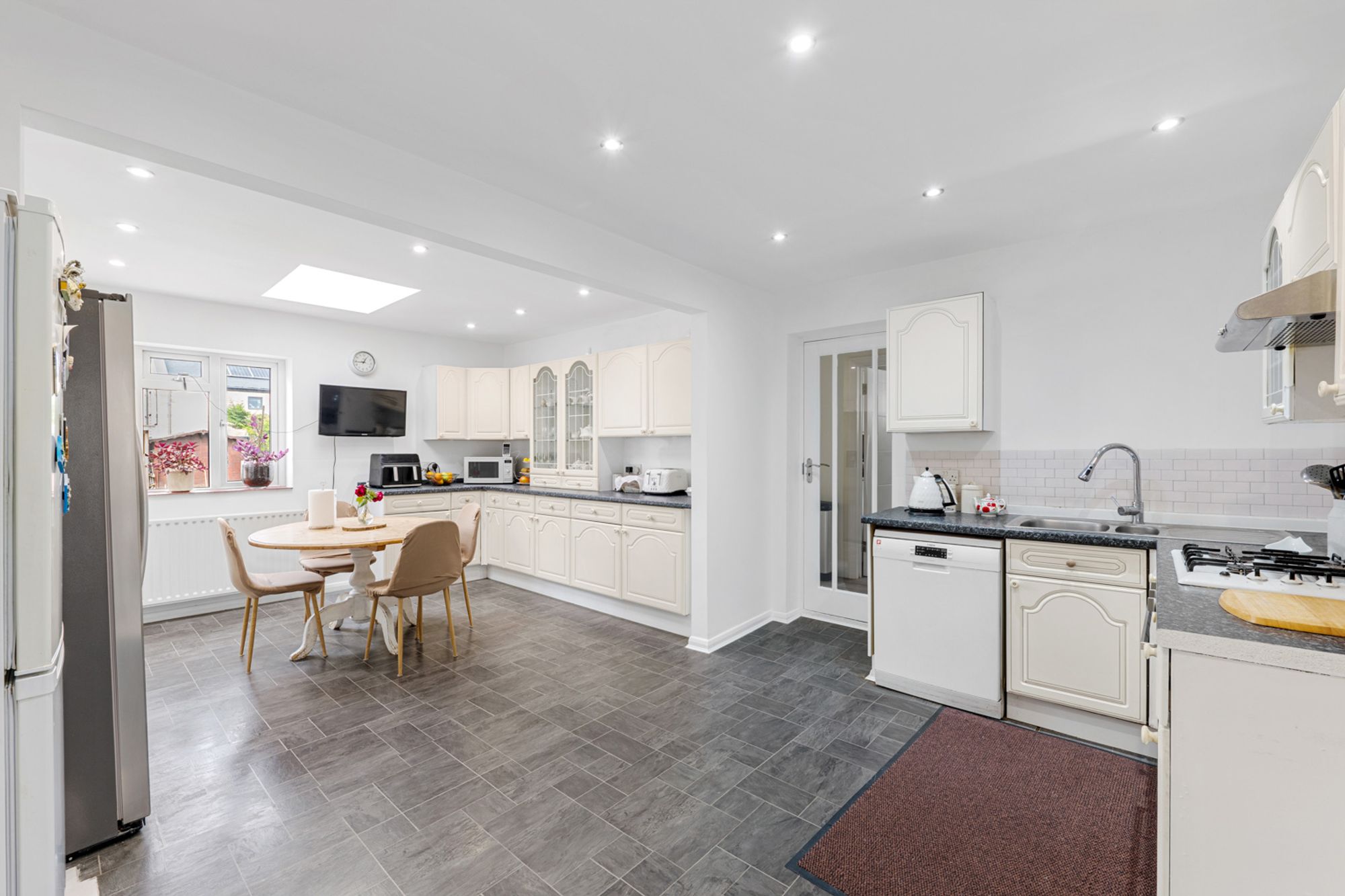 3 bed detached bungalow for sale in Kingswood Lane, Warlingham  - Property Image 4