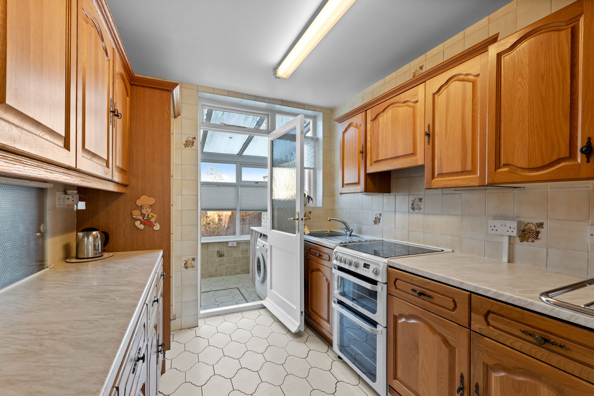 3 bed end of terrace house for sale in Godalming Avenue, Wallington, SM6  - Property Image 16