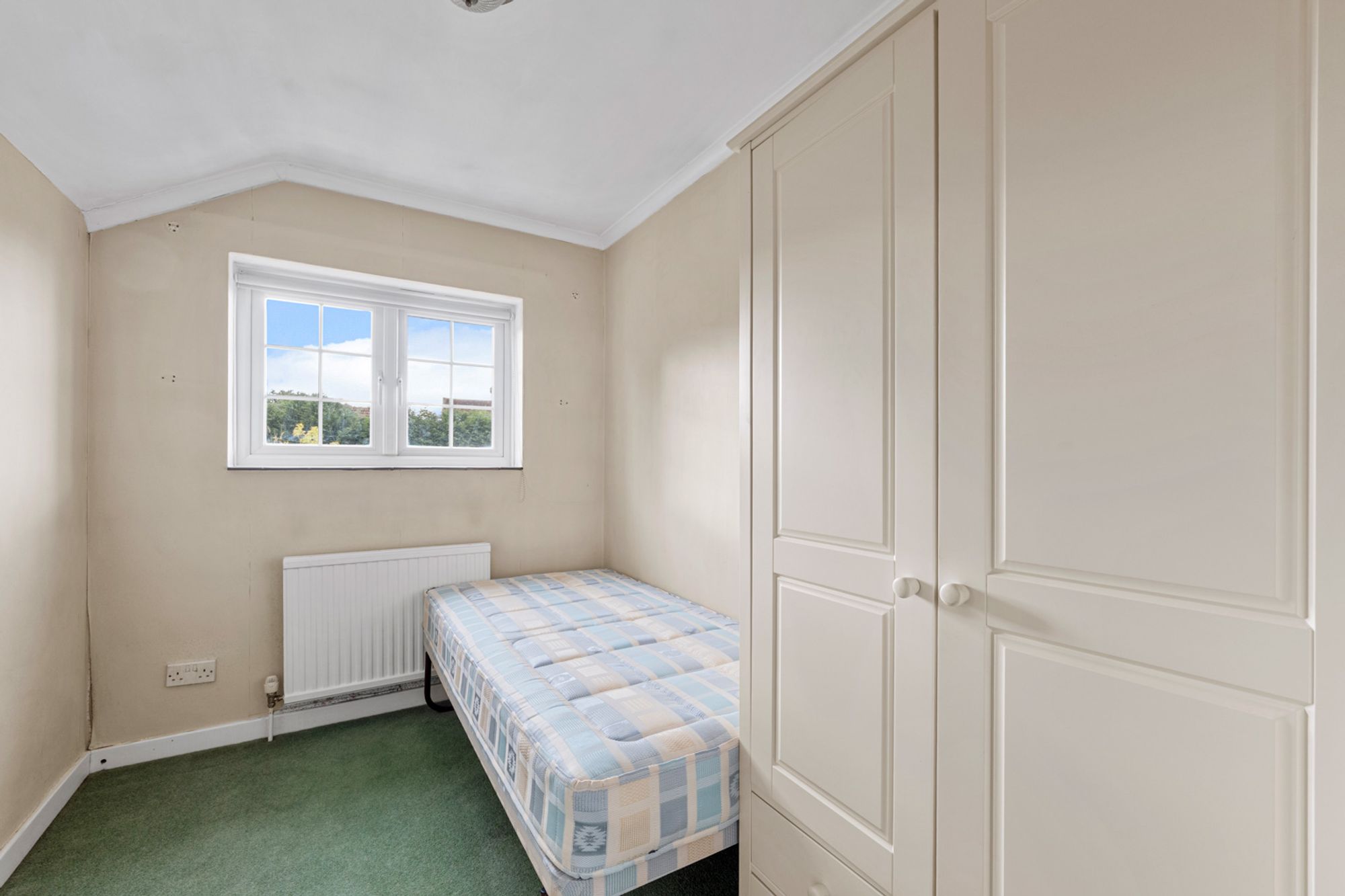 2 bed mid-terraced house for sale in Stoneleigh Road, Oxted  - Property Image 10