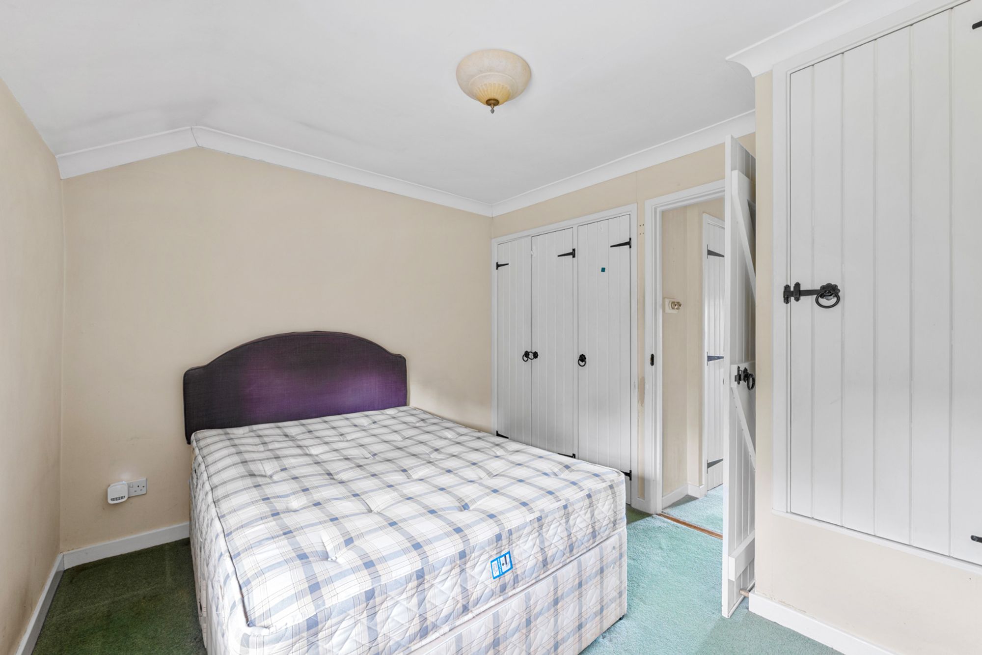 2 bed mid-terraced house for sale in Stoneleigh Road, Oxted  - Property Image 12