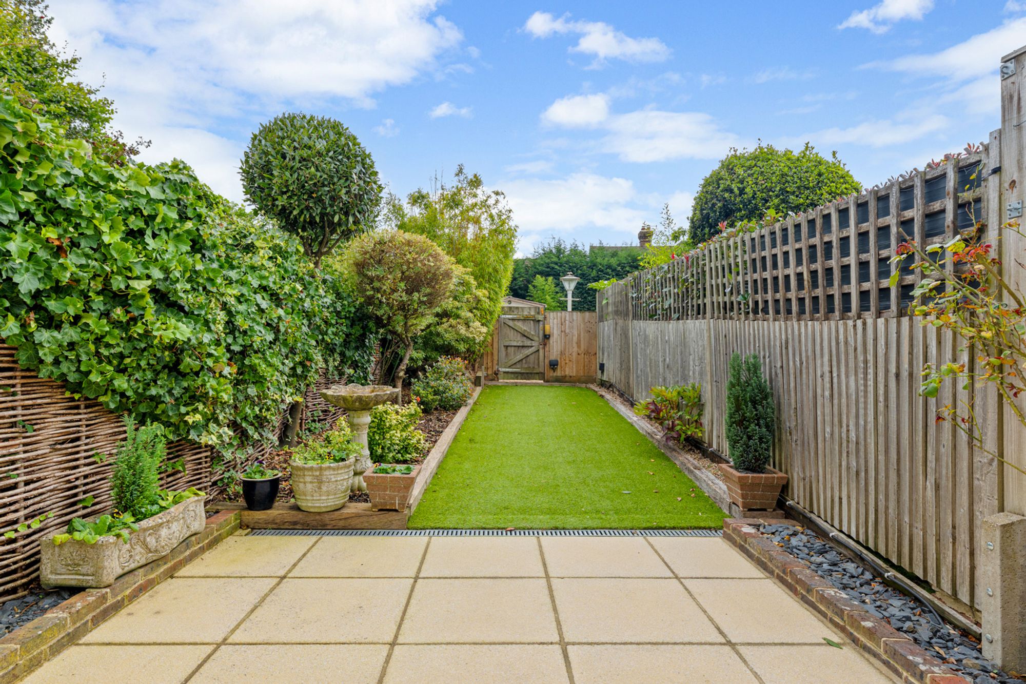 2 bed mid-terraced house for sale in Stoneleigh Road, Oxted  - Property Image 4