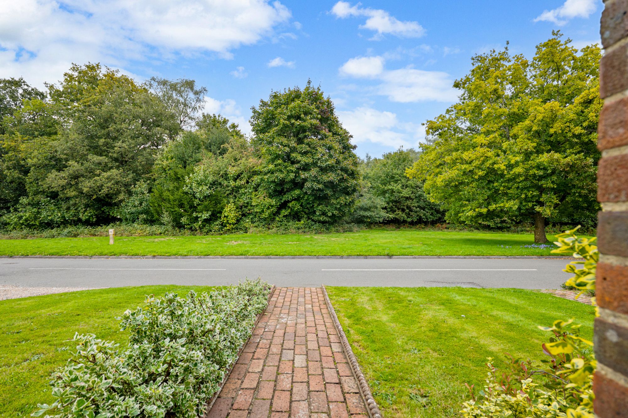 2 bed mid-terraced house for sale in Stoneleigh Road, Oxted  - Property Image 2