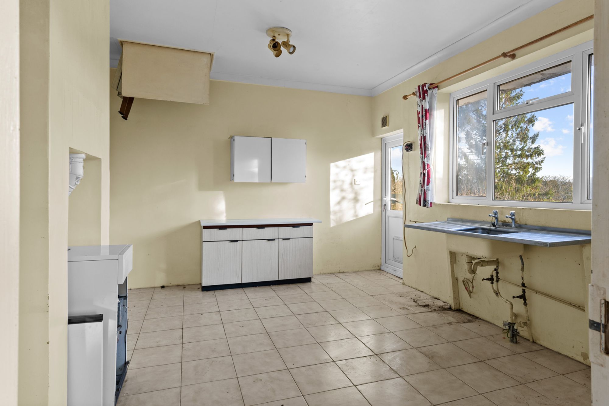 2 bed detached bungalow for sale in Westfield Avenue, South Croydon, CR2 - Property Image 8