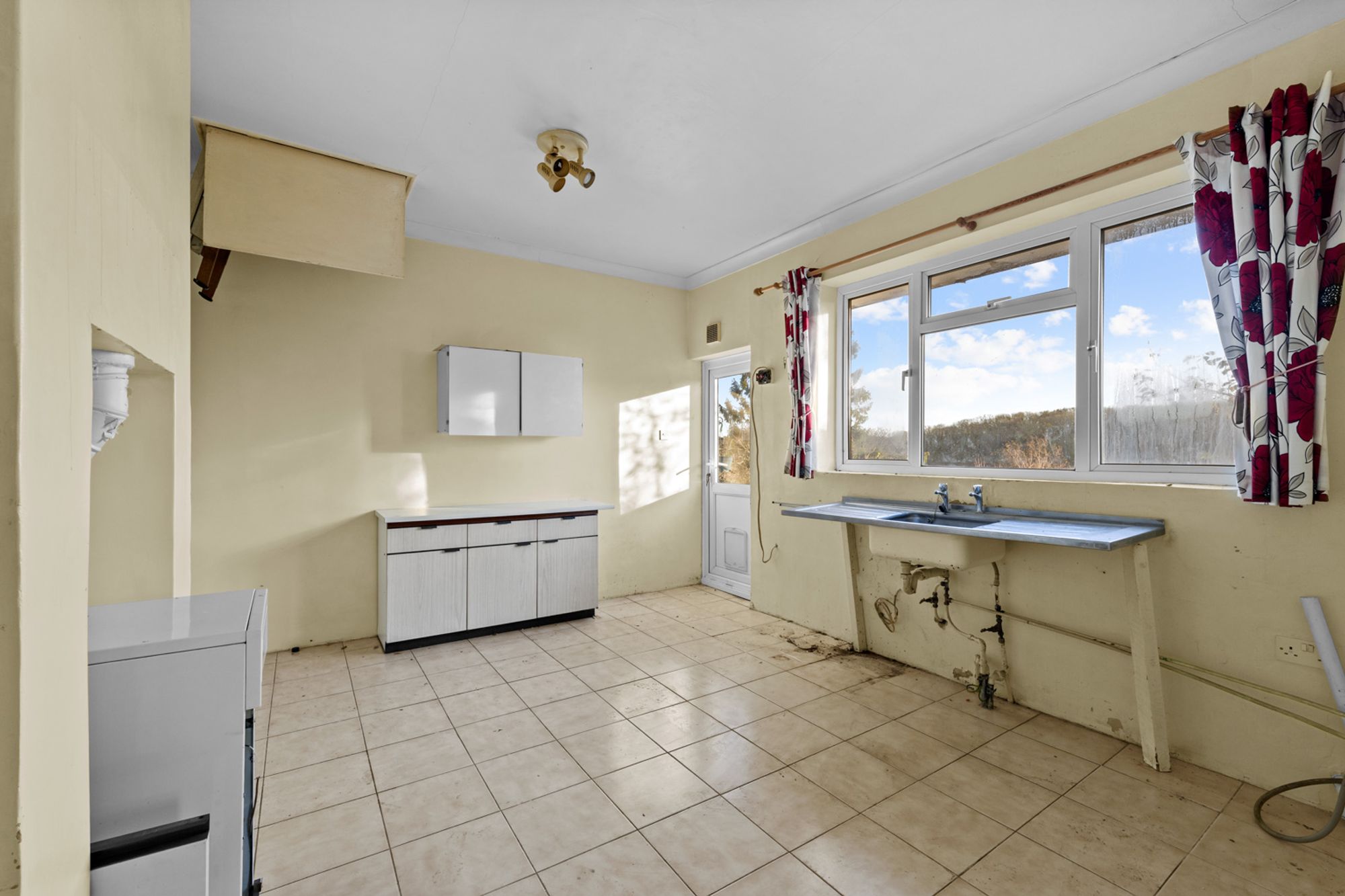 2 bed detached bungalow for sale in Westfield Avenue, South Croydon, CR2 - Property Image 15