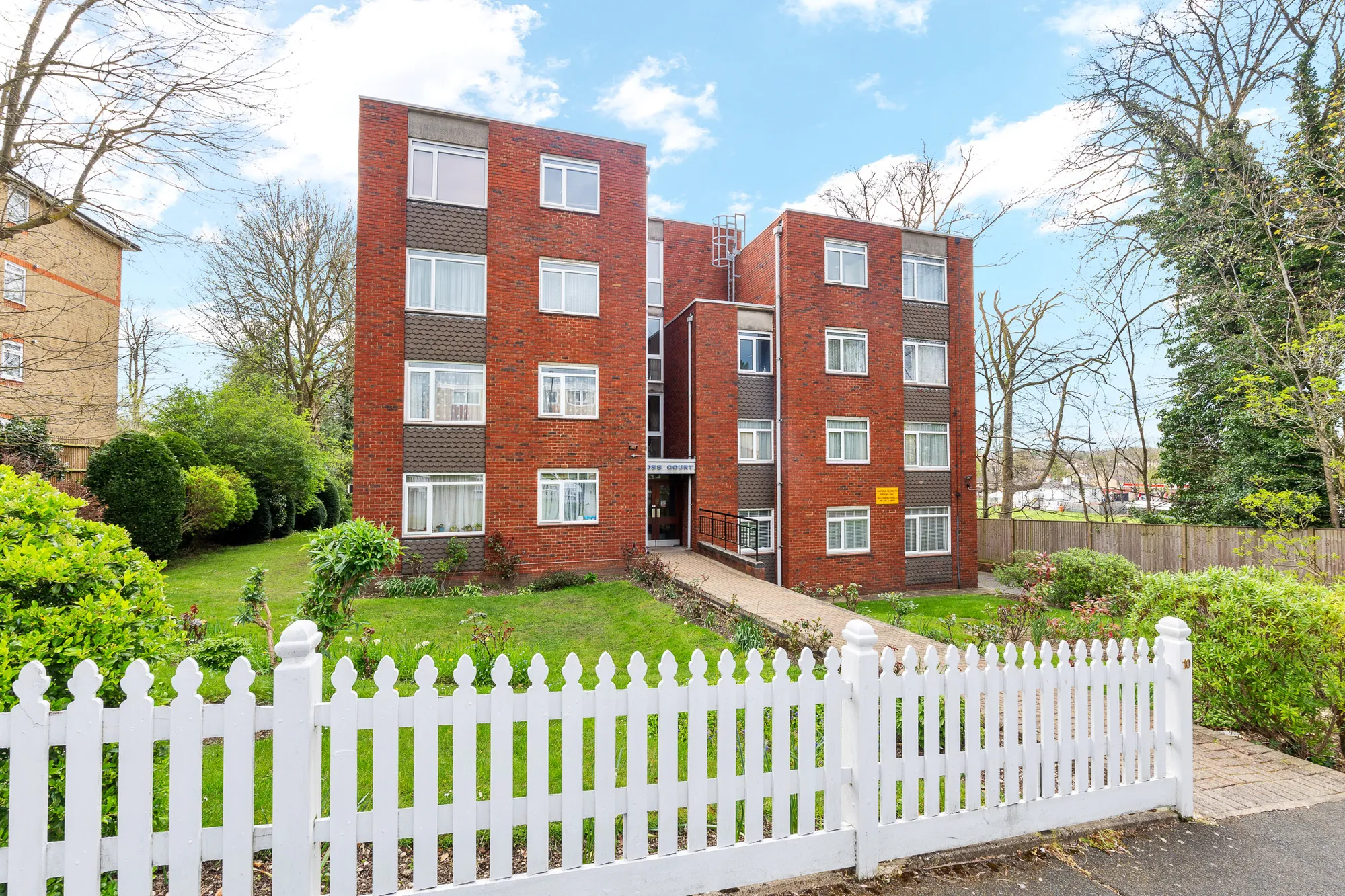 1 bed flat to rent in Haling Park Road, South Croydon  - Property Image 1