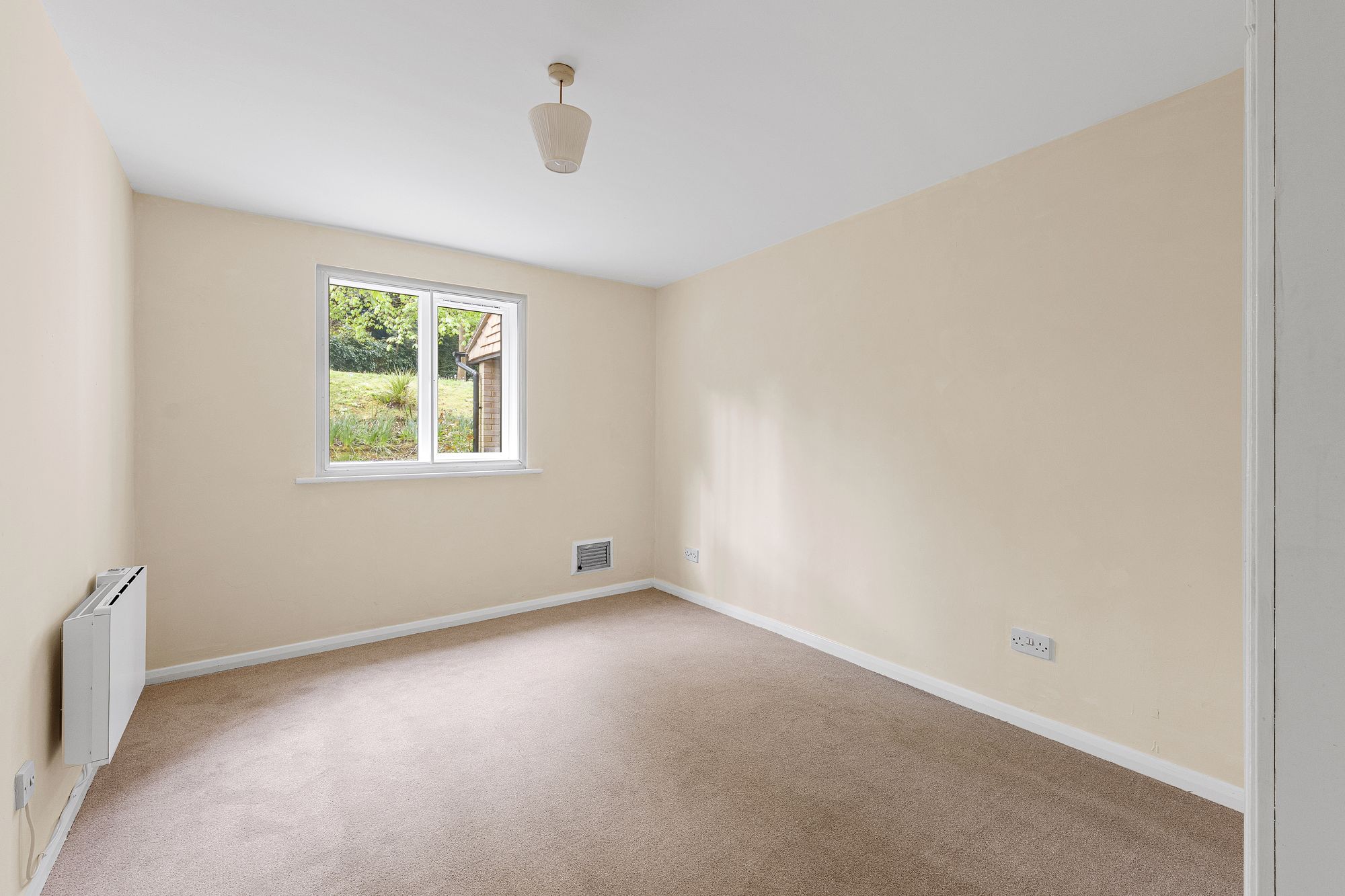 1 bed apartment for sale in Fairbairn Close, Purley 7