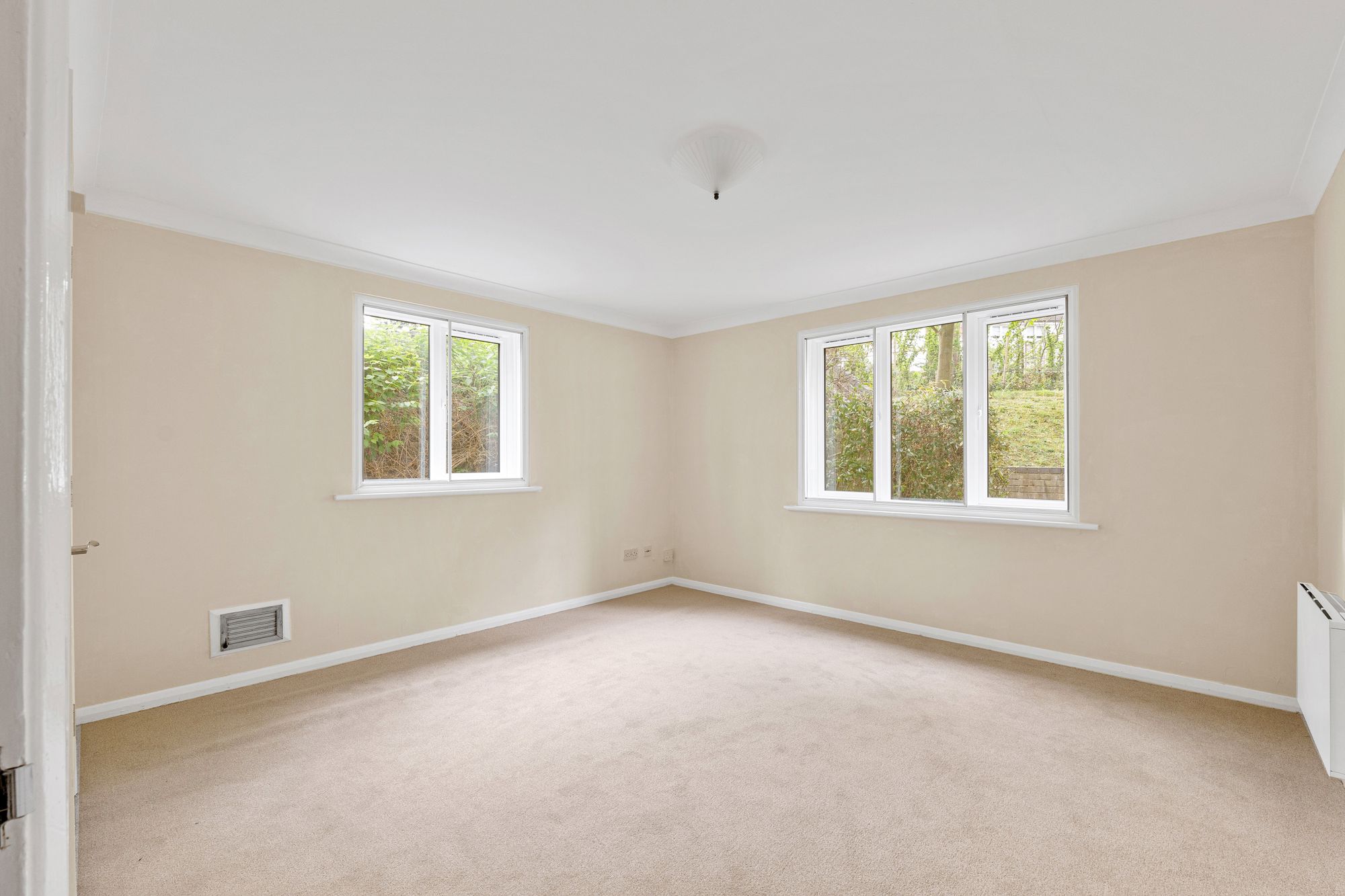 1 bed apartment for sale in Fairbairn Close, Purley 6