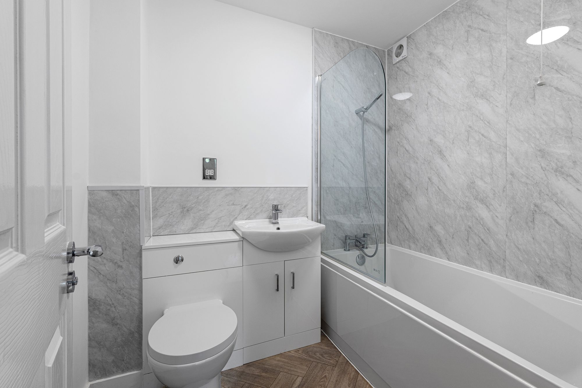 1 bed apartment for sale in Fairbairn Close, Purley 4