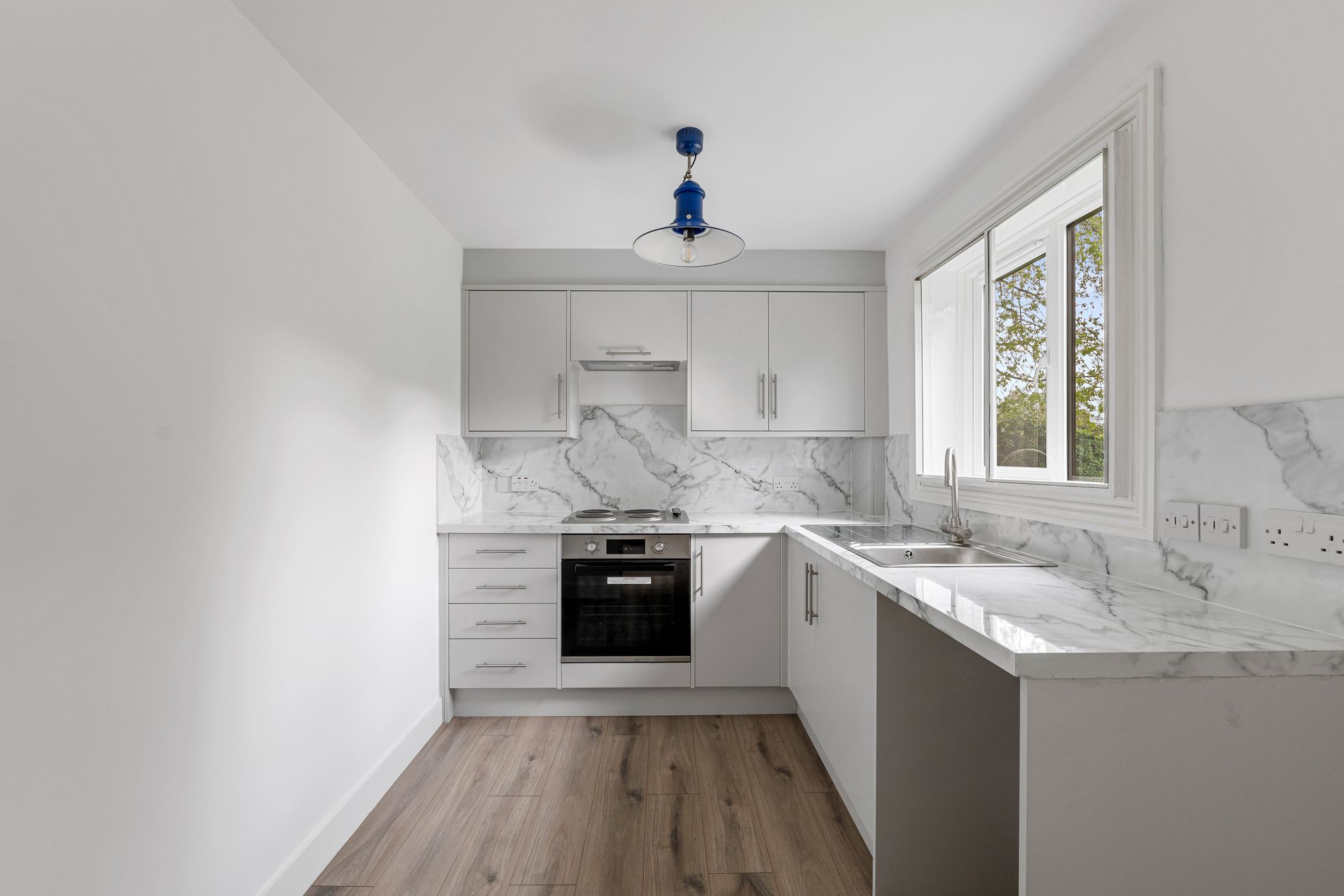 1 bed apartment for sale in Fairbairn Close, Purley 5