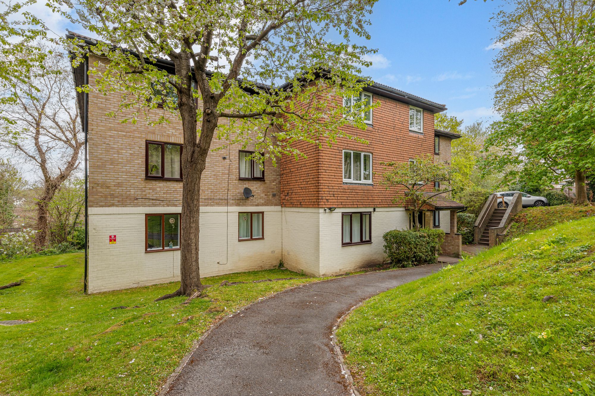 1 bed apartment for sale in Fairbairn Close, Purley 3