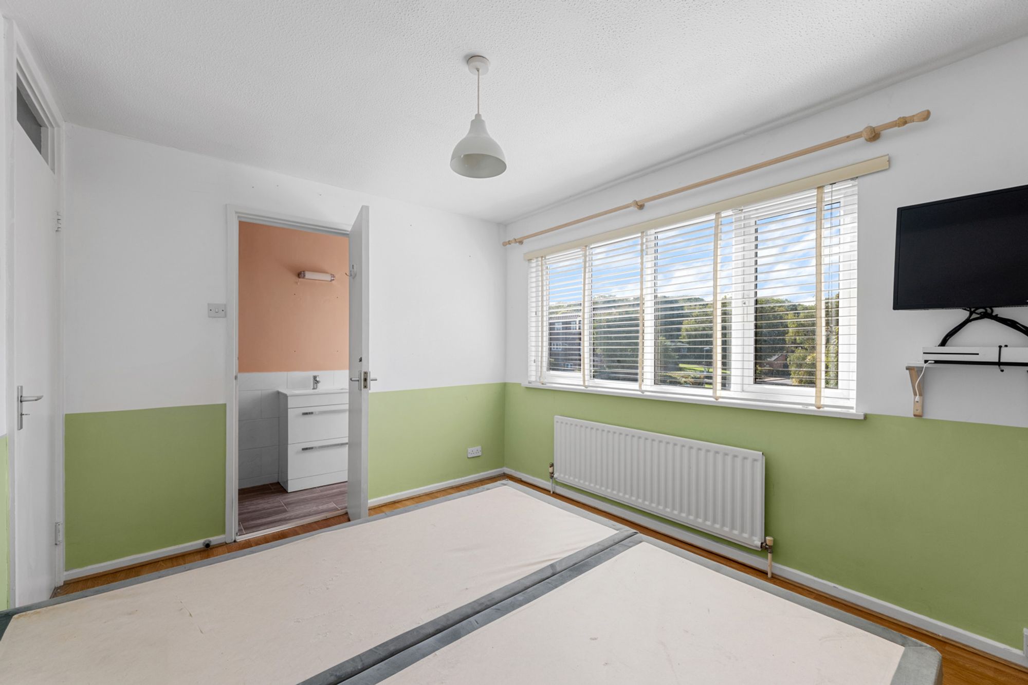 5 bed mid-terraced house for sale in Linton Glade, Croydon 6